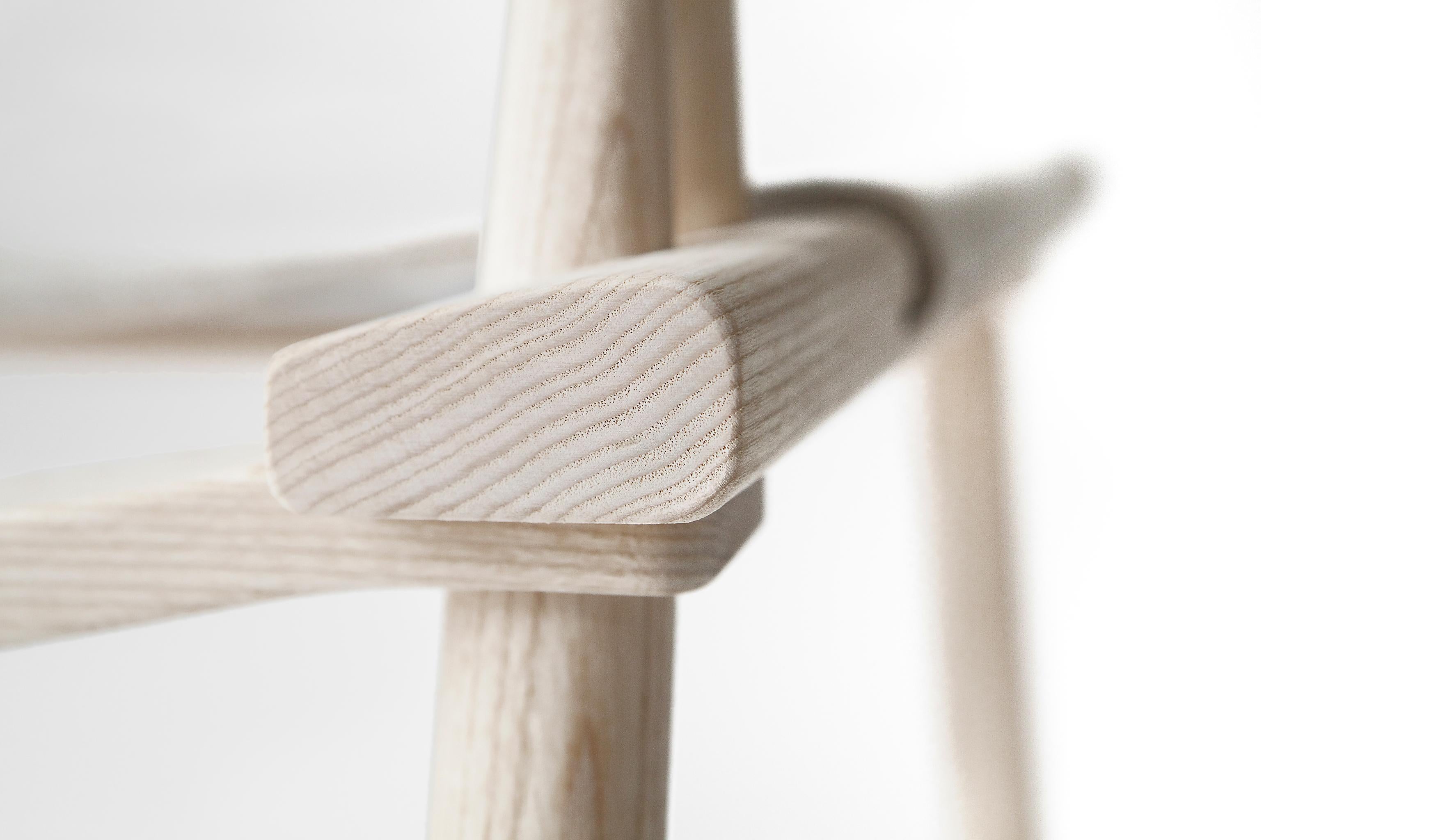 Dezember-Stuhl mit Lederpolsterung von Jasper Morrison & Wataru Kumano im Zustand „Neu“ im Angebot in Fiskars, FI