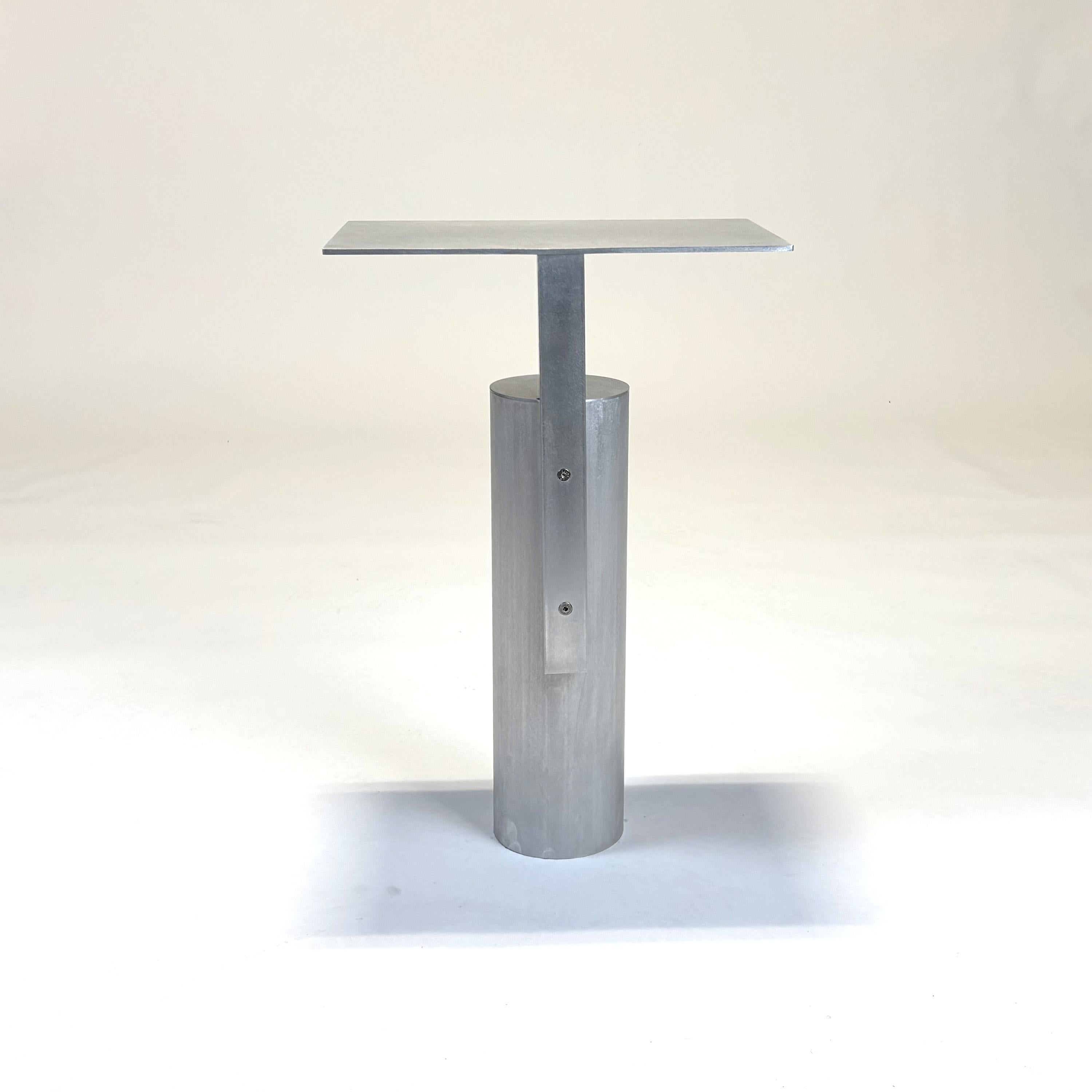 December Side Table by New Tendency Bon état - En vente à Doral, FL