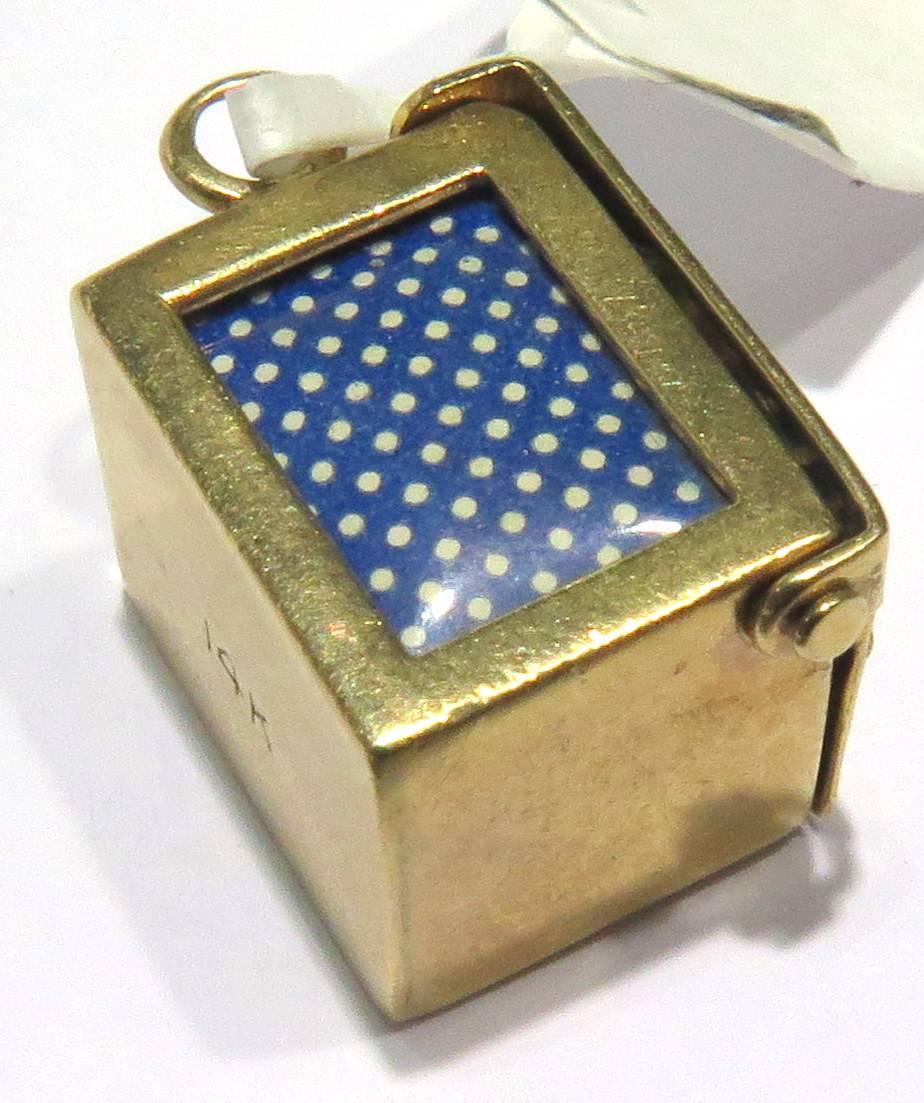 Deck of Cards Movable Gold Charm or Pendant In Excellent Condition For Sale In Palm Beach, FL