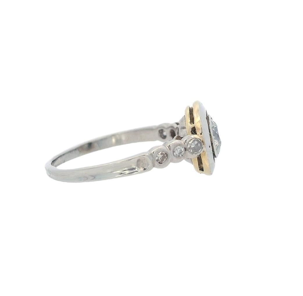 Solitär-Ring aus zweifarbigem 18 Karat Gold mit Diamanten im Deko-Stil von 1930 (Rundschliff) im Angebot