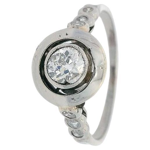 Deco 1930 Solitaire Ring in Two Tone 18kt Gold with Diamonds