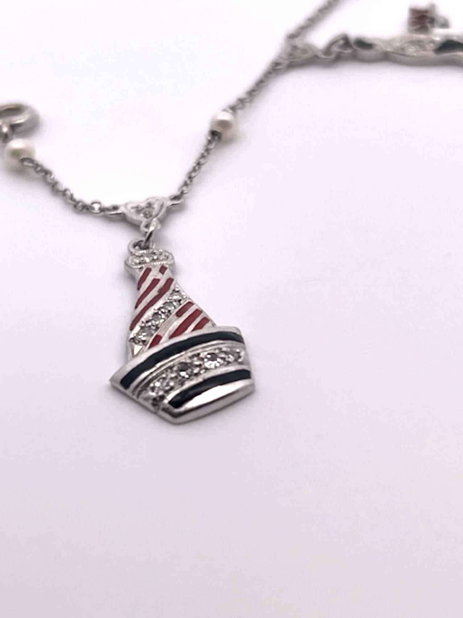 Deco 1930er bis 1950er Jahre emailliert Diamant Charme Halskette (Art déco) im Angebot