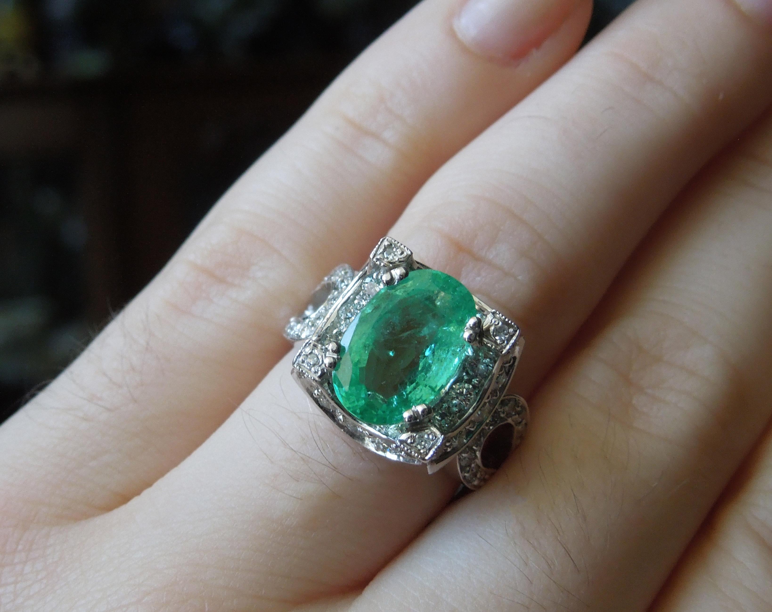 5 Carat Emerald Solitaire 18 Karat Halo Ring In Good Condition For Sale In METAIRIE, LA