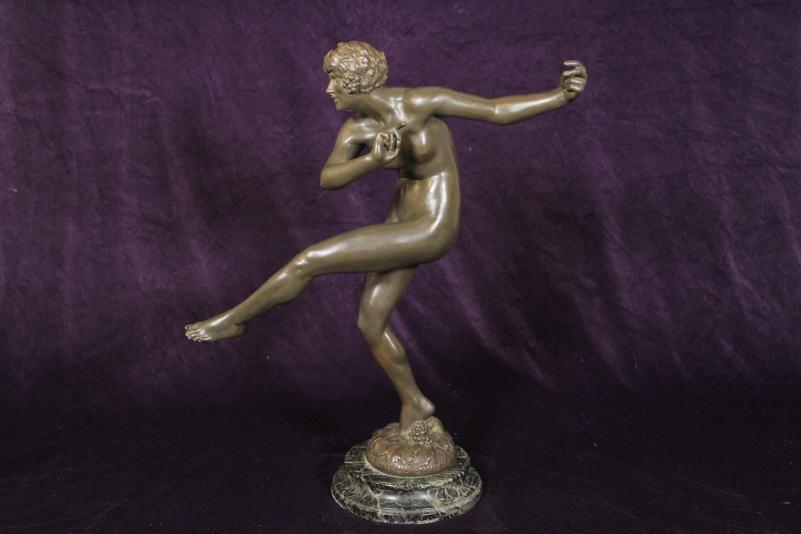 An Art Deco bronze bacchante dance by Gerard Riocue with original patination and marble base.
Dimensions: 13” W x 10” D x 28” H.