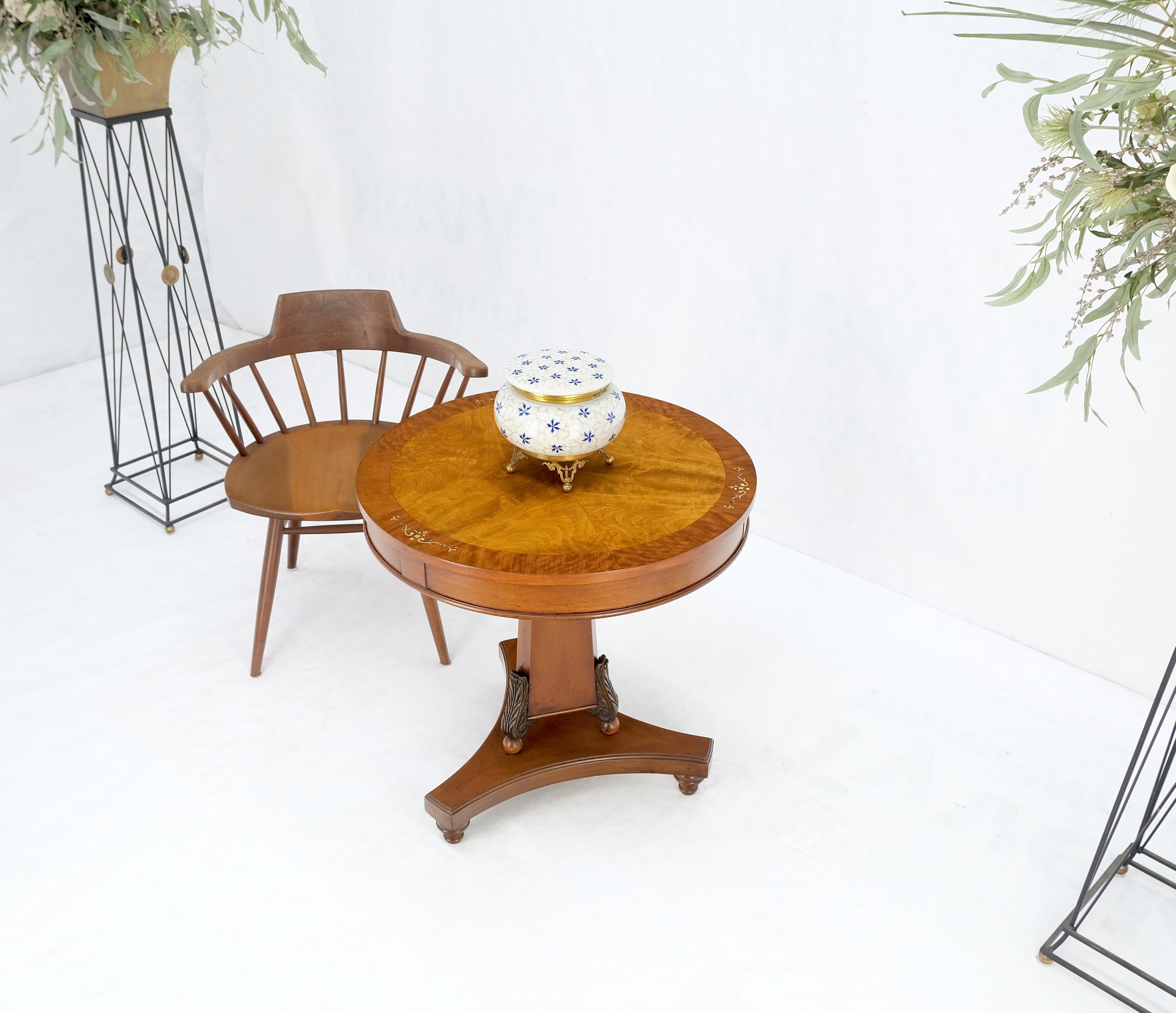 Runder Gueridon-Tisch aus Mahagoni mit Perlmutt-Intarsien im Deko-Stil, MINT im Angebot 2
