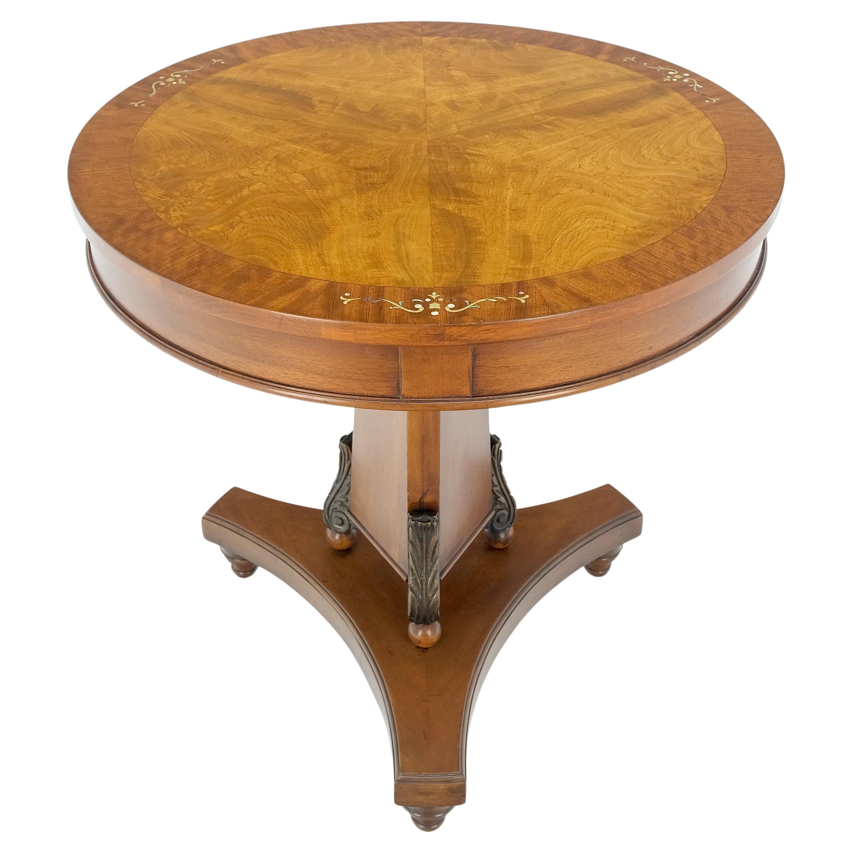 Runder Gueridon-Tisch aus Mahagoni mit Perlmutt-Intarsien im Deko-Stil, MINT im Angebot