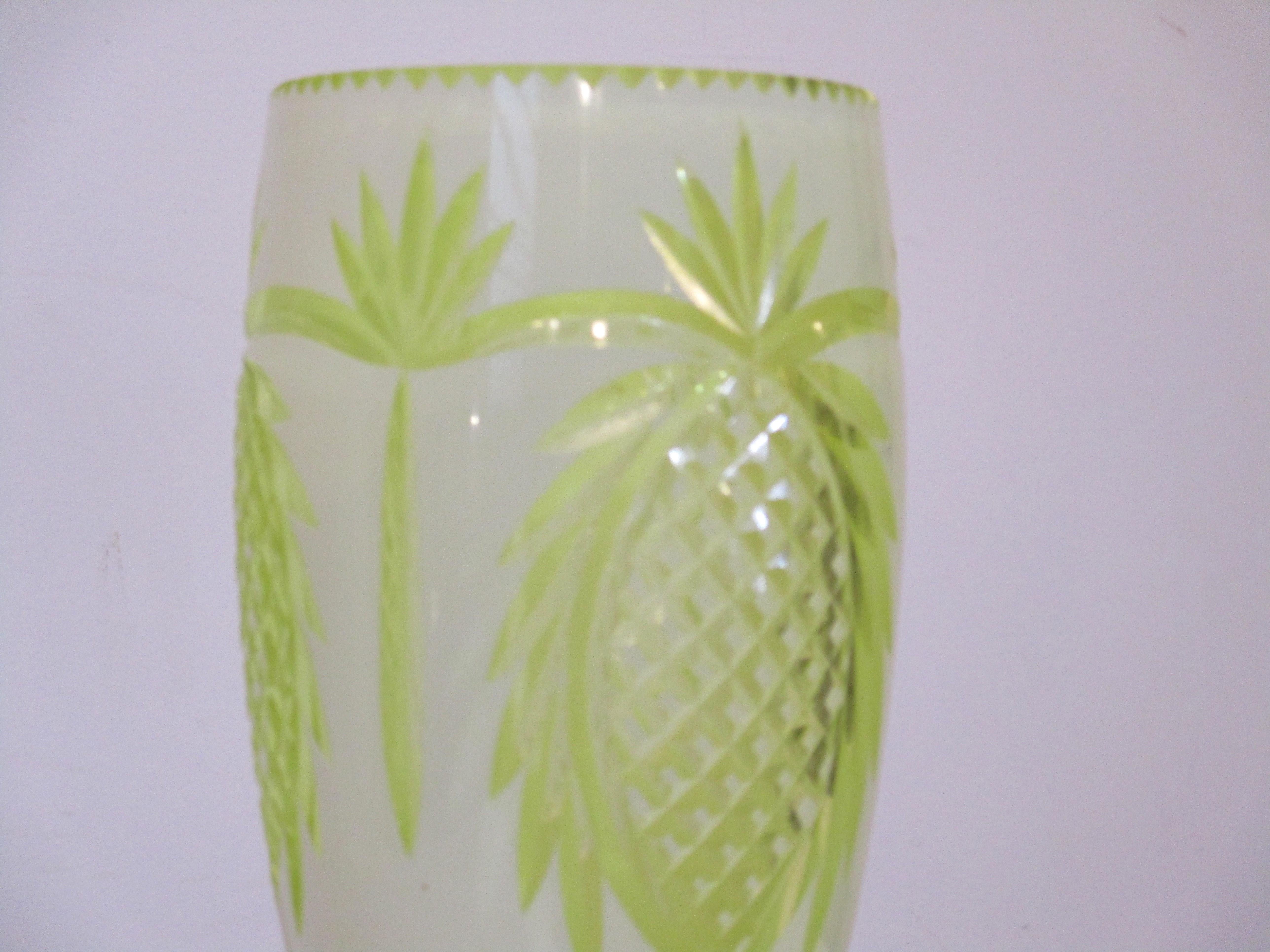 Art déco Vase ananas en verre taillé de Bohème Art Déco en vente