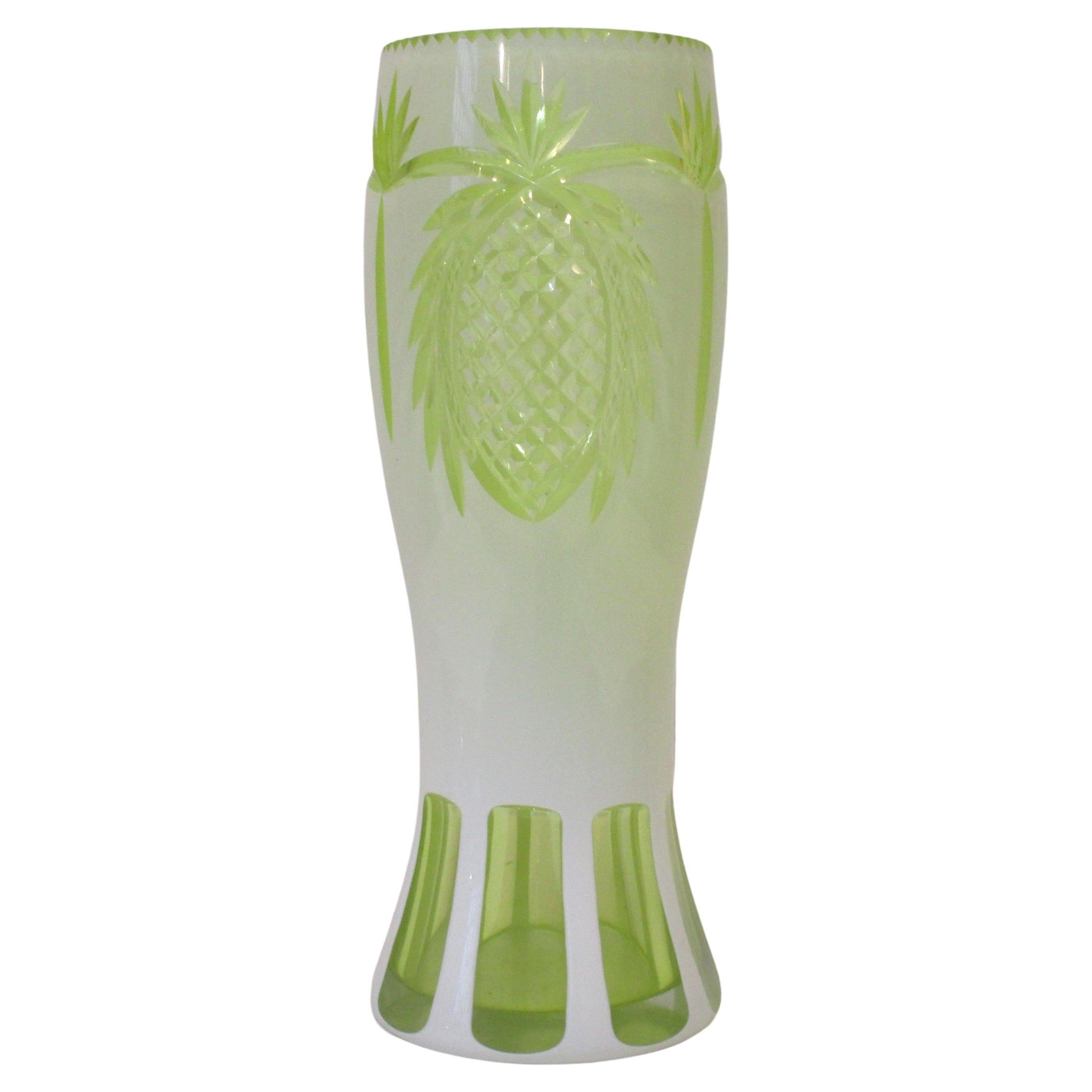 Vase ananas en verre taillé de Bohème Art Déco