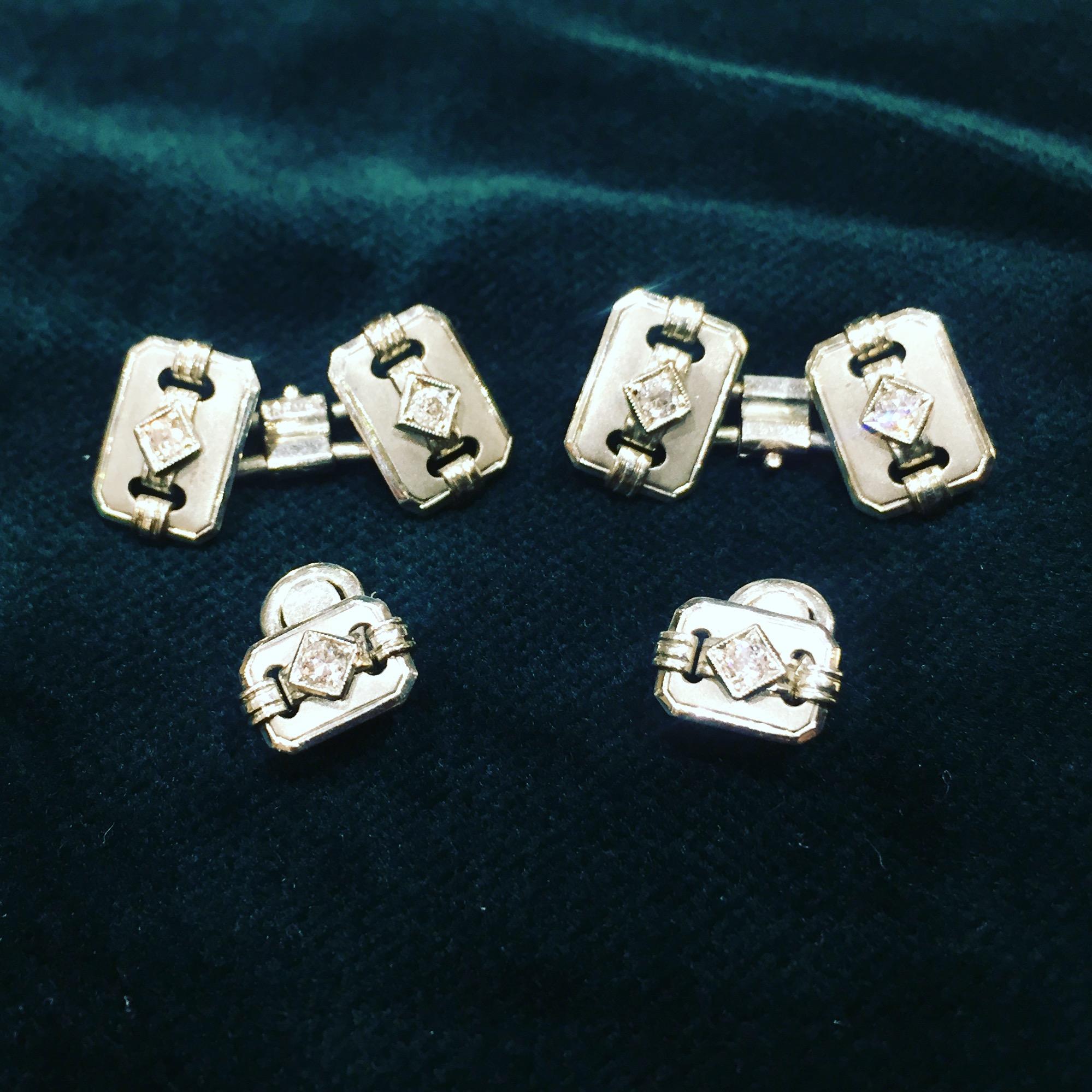 Deco cufflinks set with two buttons in white gold and diamonds, finely hand crafted from the beginning of the 20th Century. 