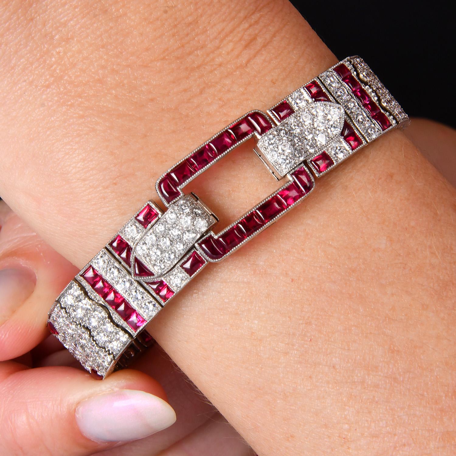Kwiat Deco, bracelet à maillons géométriques en platine, rubis et diamants 26,34 carats poids total Excellent état - En vente à Miami, FL