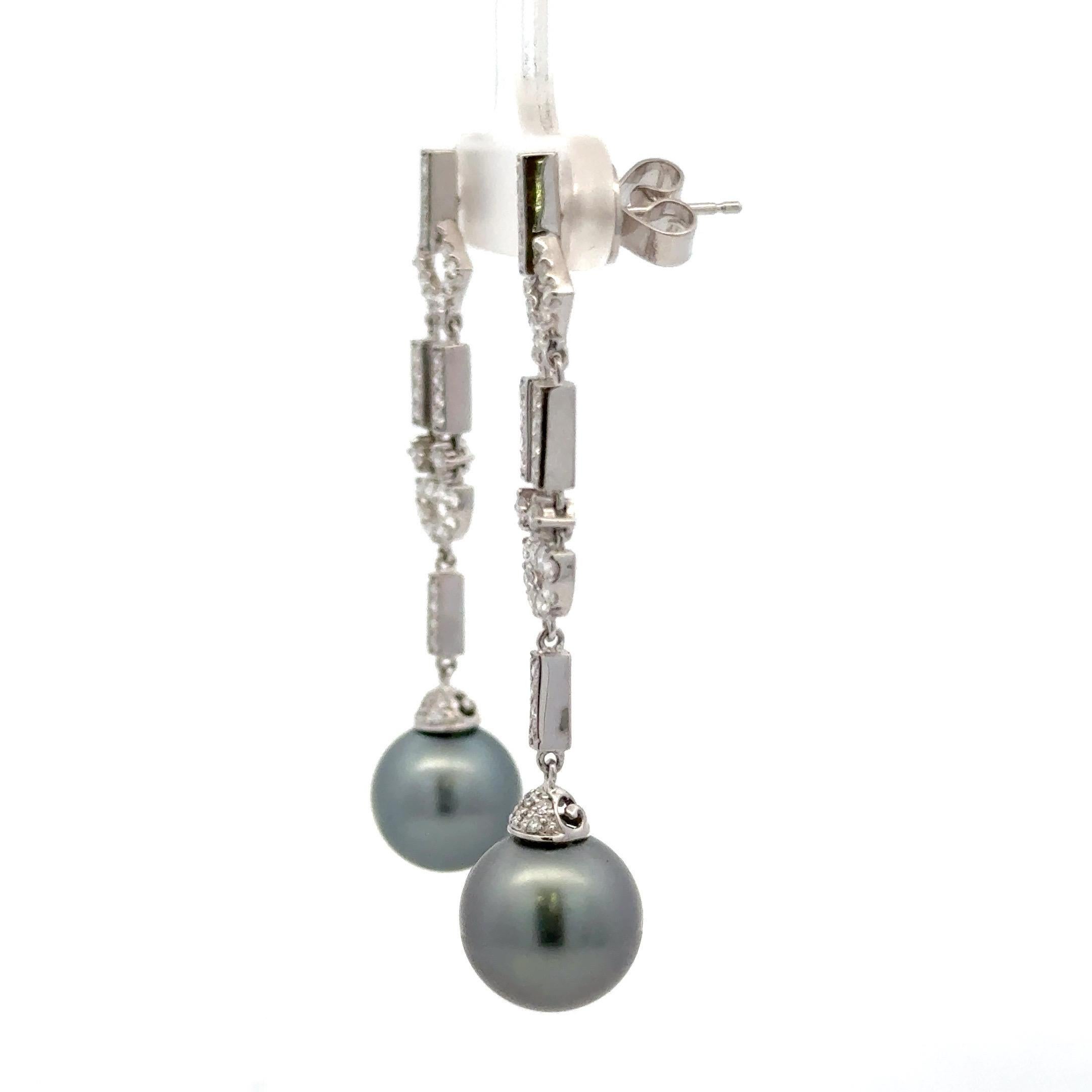 Taglio rotondo Orecchini Deco con diamante a goccia di Tahiti 0,72 carati in oro bianco 18 carati 11-12 mm in vendita