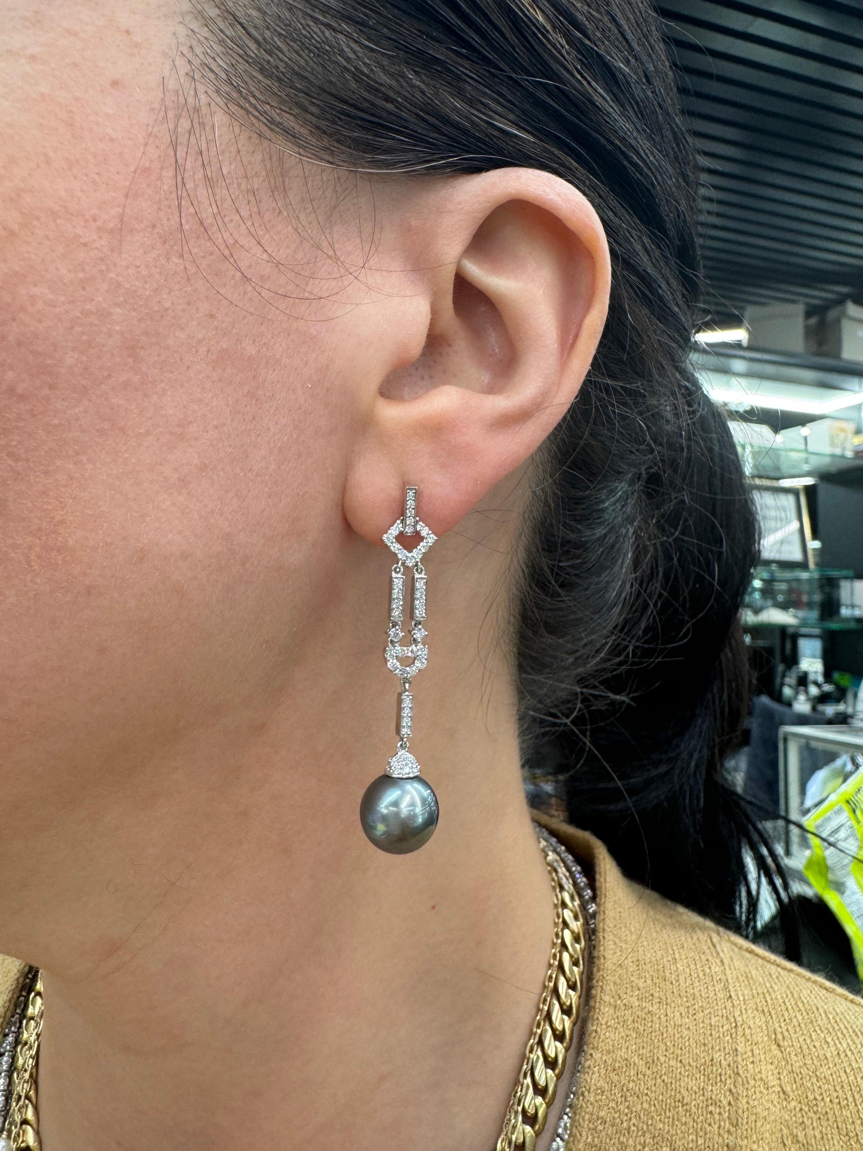 Orecchini Deco con diamante a goccia di Tahiti 0,72 carati in oro bianco 18 carati 11-12 mm In condizioni Nuovo in vendita a New York, NY