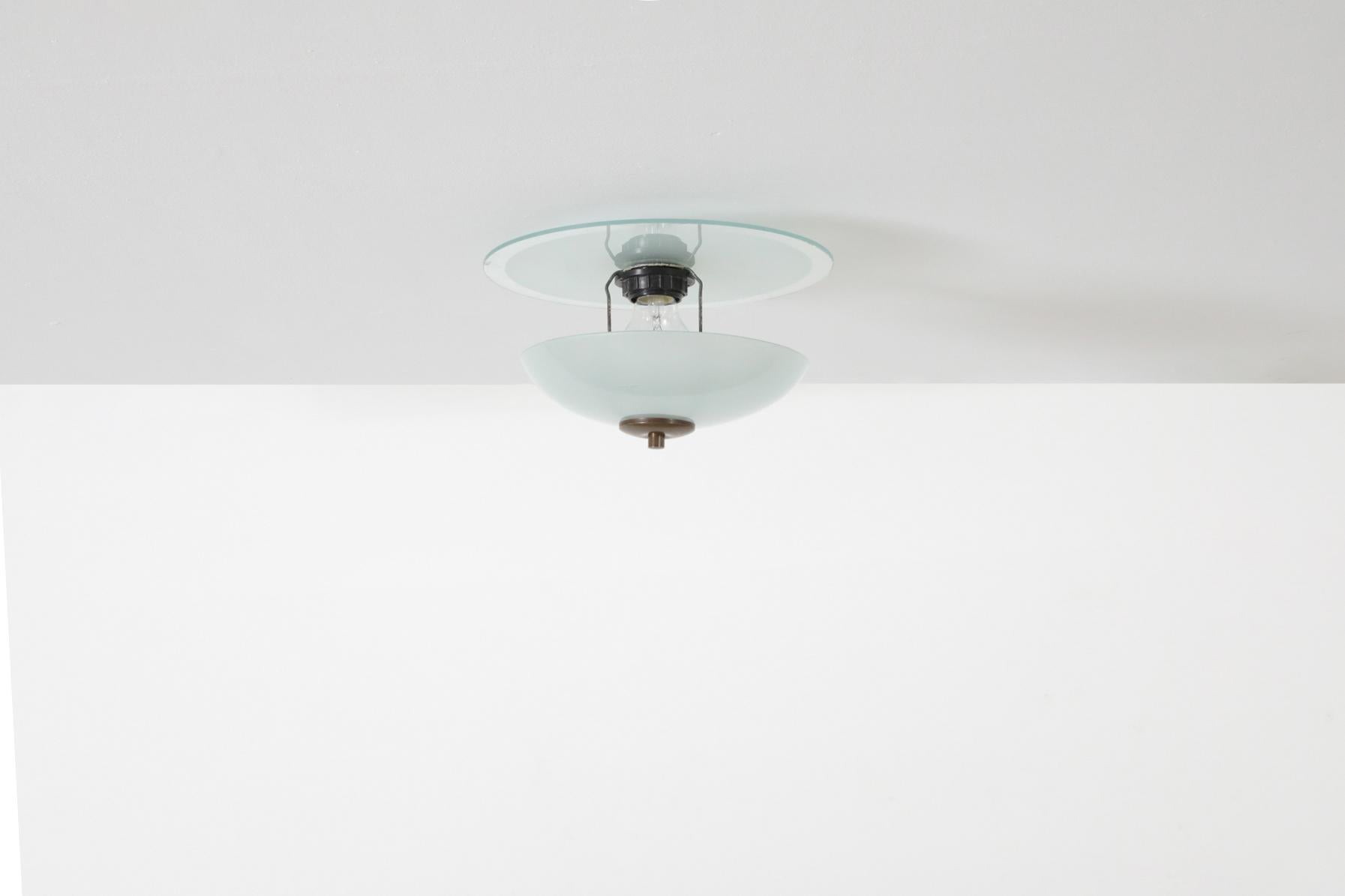 Art Déco Plafoniera Deco a Rondelle in Vetro Doppio con Ferramenta in Ottone in vendita