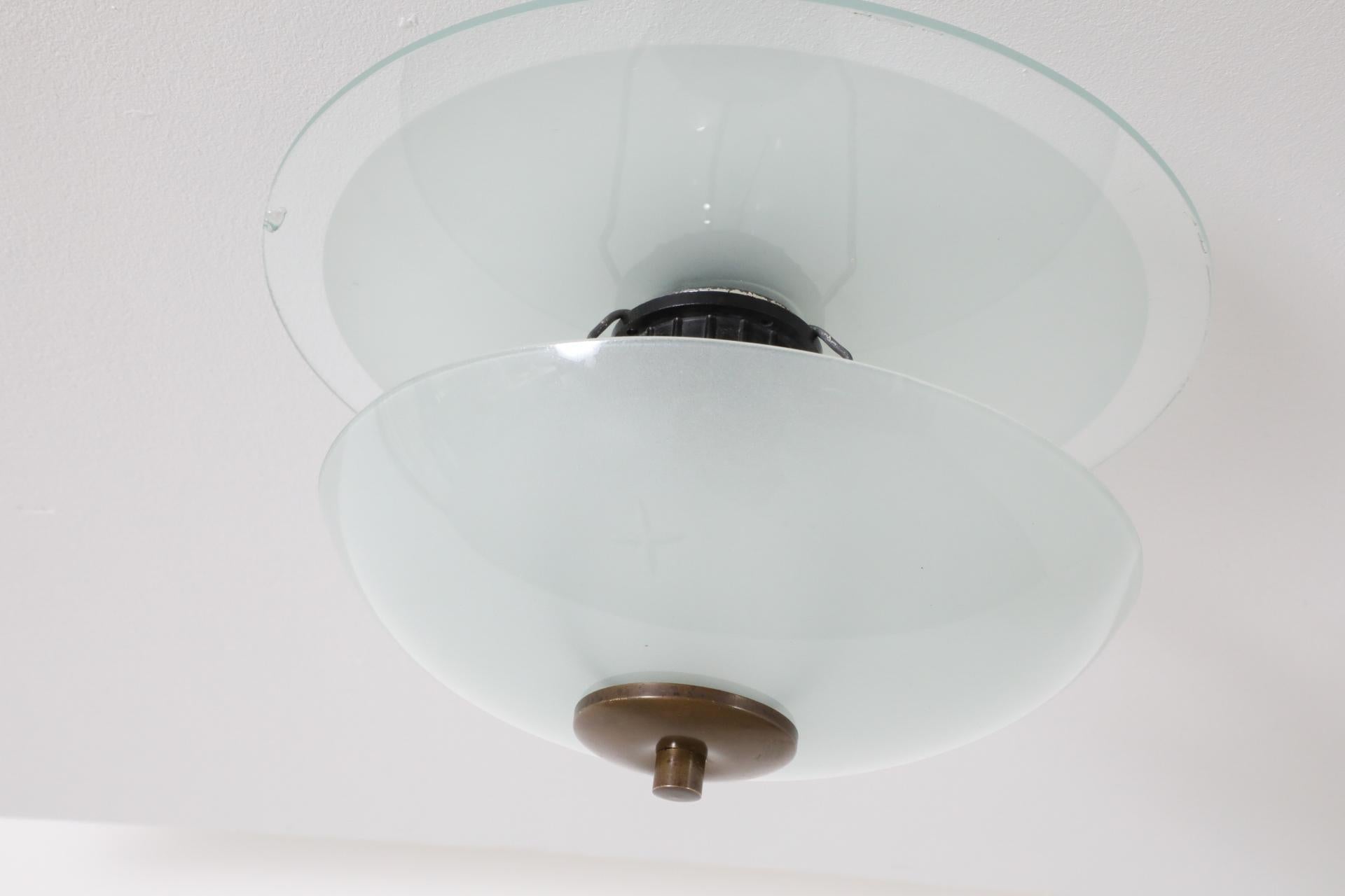 Plafoniera Deco a Rondelle in Vetro Doppio con Ferramenta in Ottone In condizioni buone in vendita a Los Angeles, CA