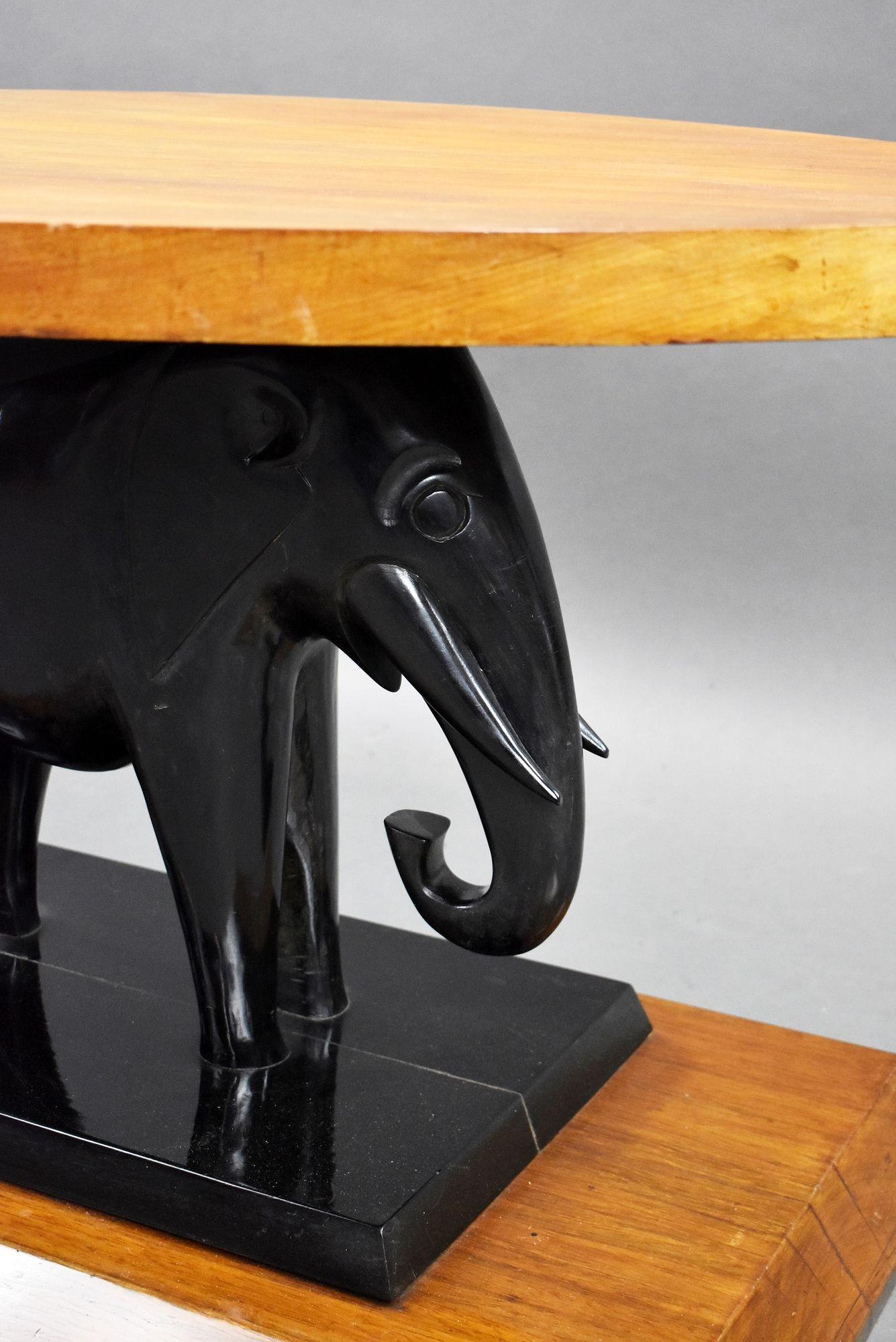 Milieu du XXe siècle Table basse déco en ébène/noyer en vente