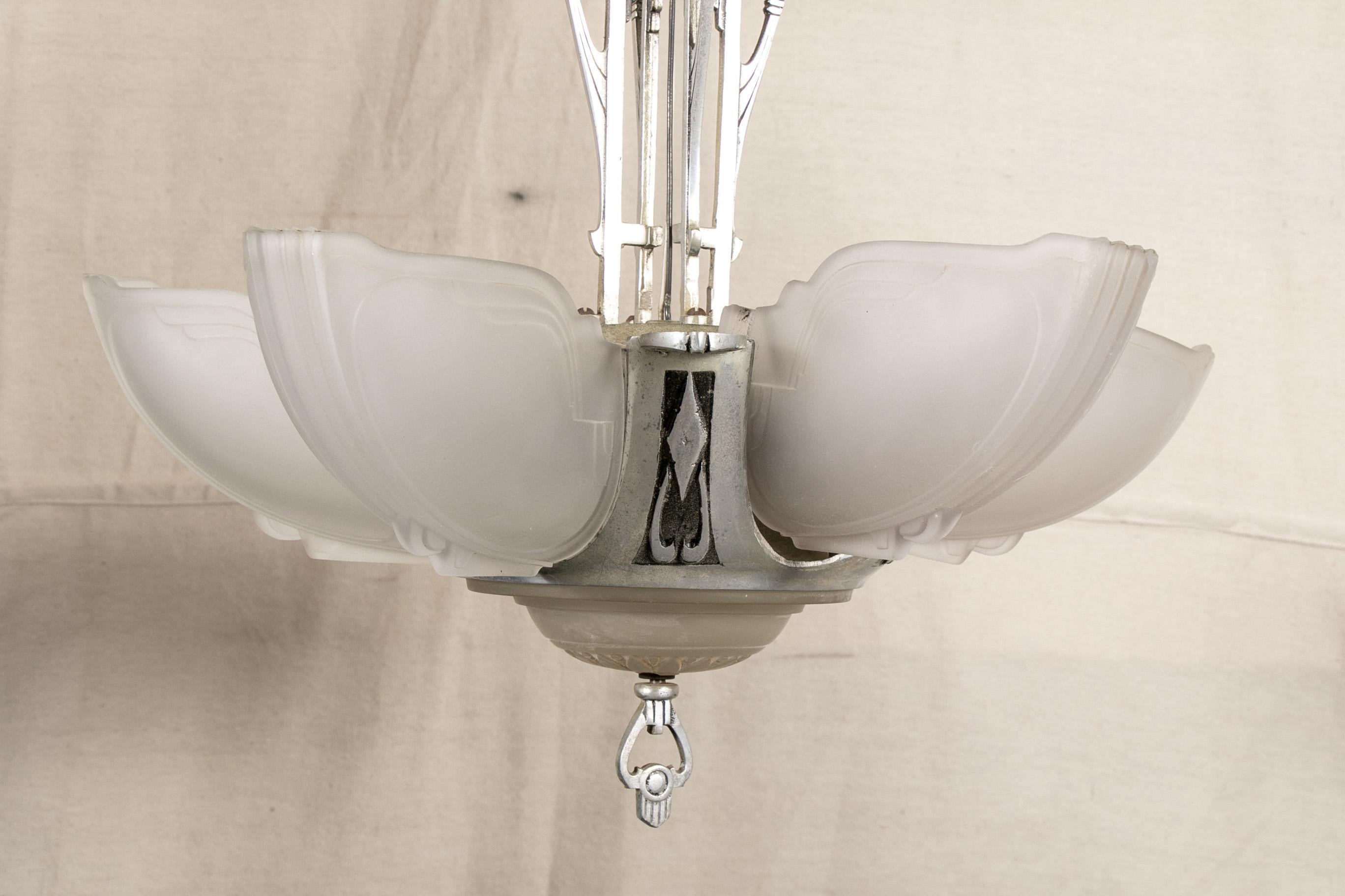 Lampadario in metallo smaltato e vetro Deco in vendita 2