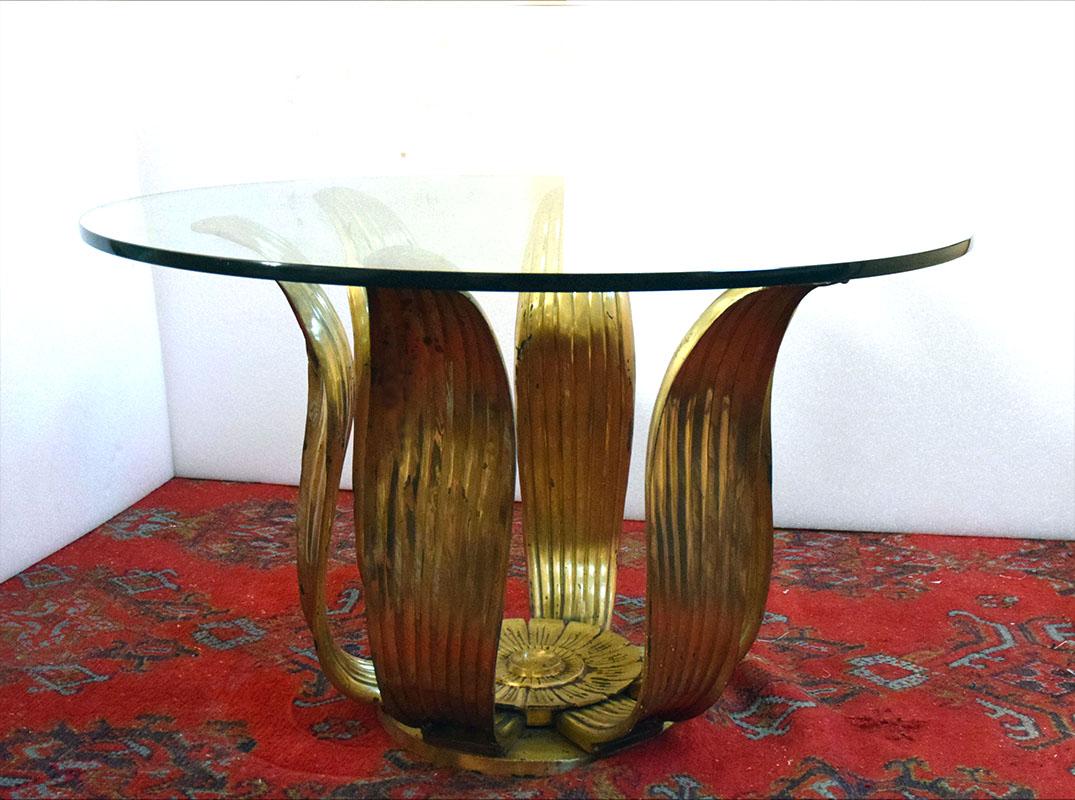 Mid-20th Century Deco floral dining table in brass and crystal For Sale