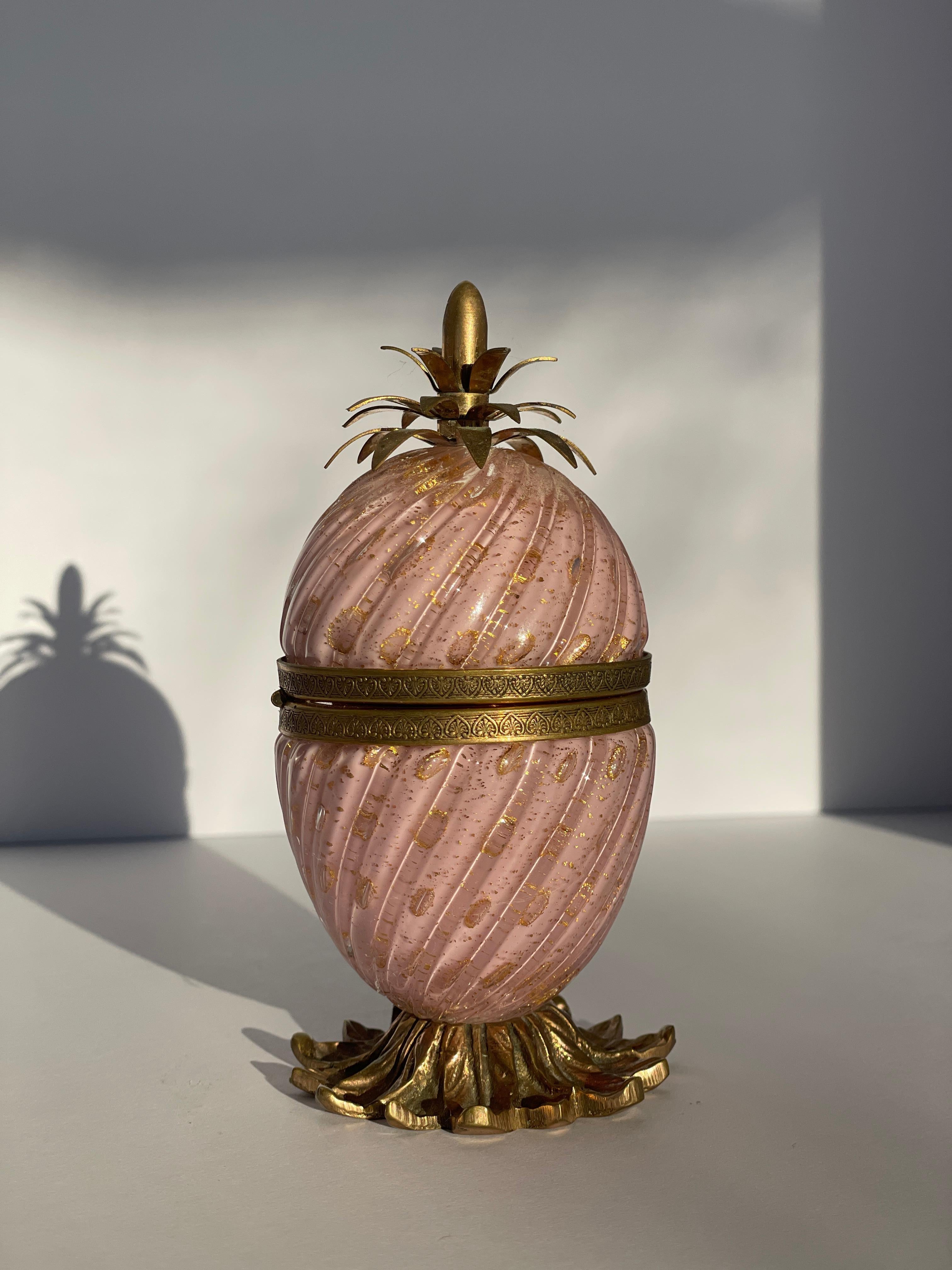Deco Hollywood Regency Encendedor Piña Rosa de Cristal de Murano Latón Aventurina Dorado en Bueno estado para la venta en Palm Beach, FL
