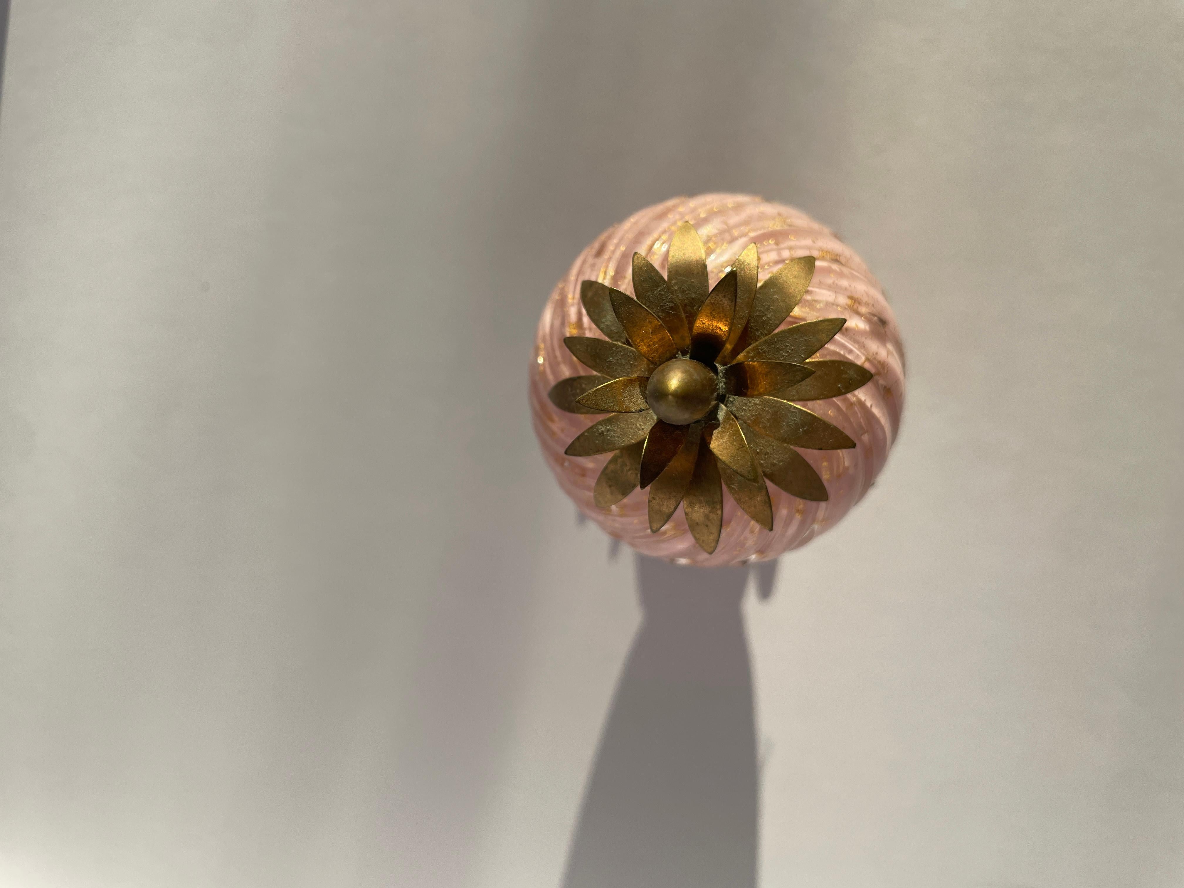 Deco Hollywood Regency Encendedor Piña Rosa de Cristal de Murano Latón Aventurina Dorado mediados del siglo XX en venta