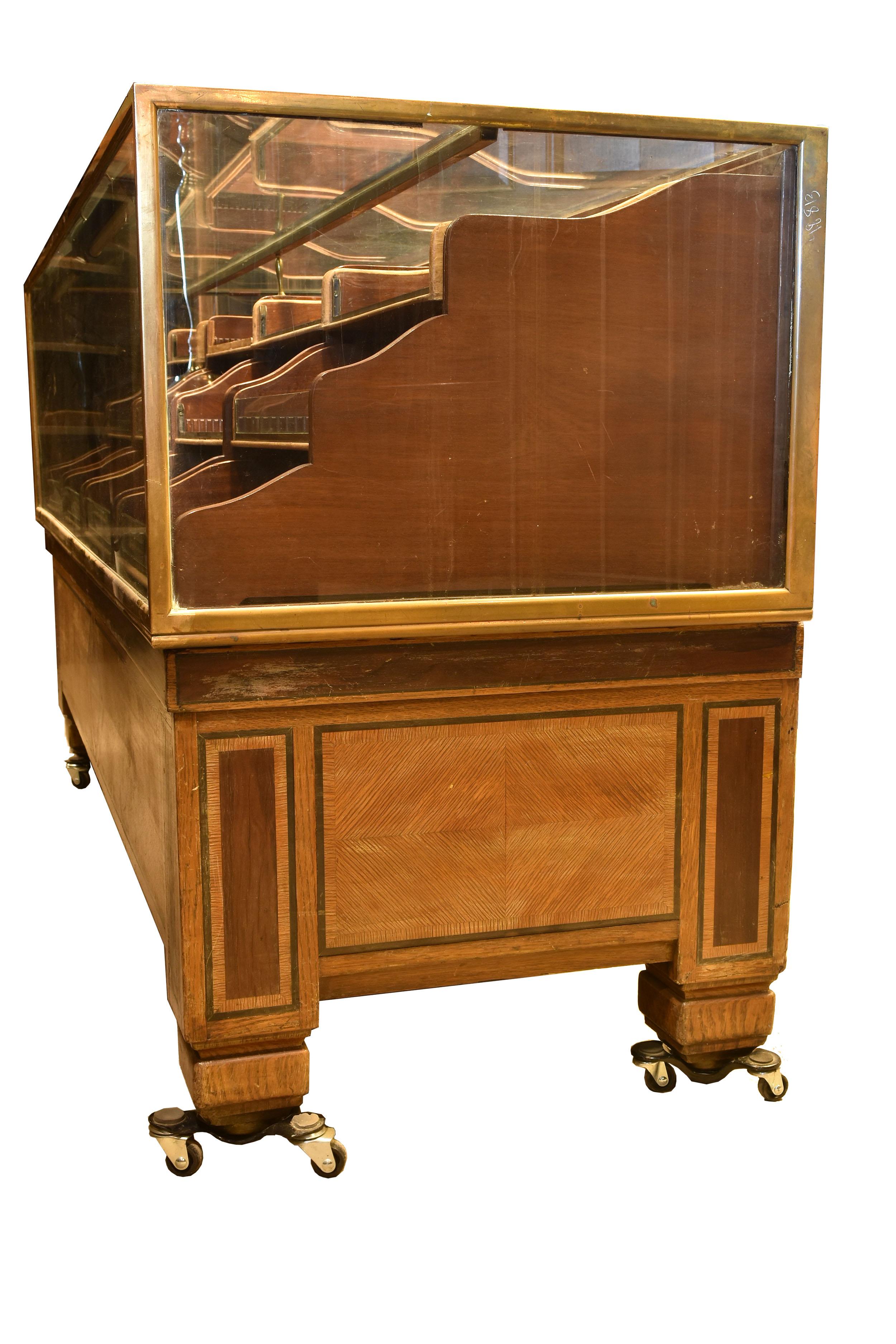 Art Deco inlaid mercantile display case with shelves

AA# 48814

circa 1920s
Condition: Good
Material: Golden oak with walnut
Finish: Original
Country of origin: USA

This Classic deco crafted golden oak display cabinet features a walnut
