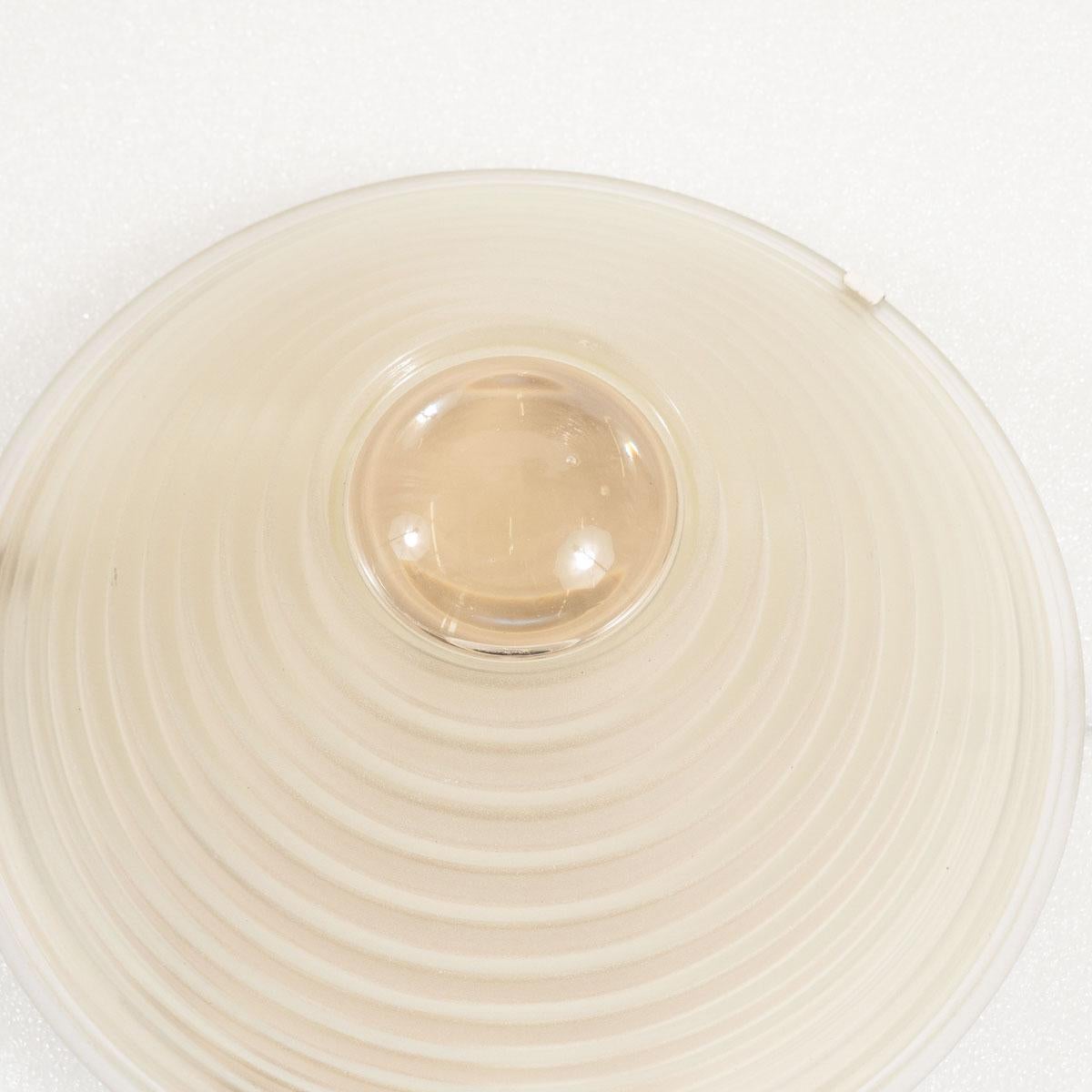 Von Deco inspirierte Unterputzdose aus Milchglas von Artemide im Angebot 5