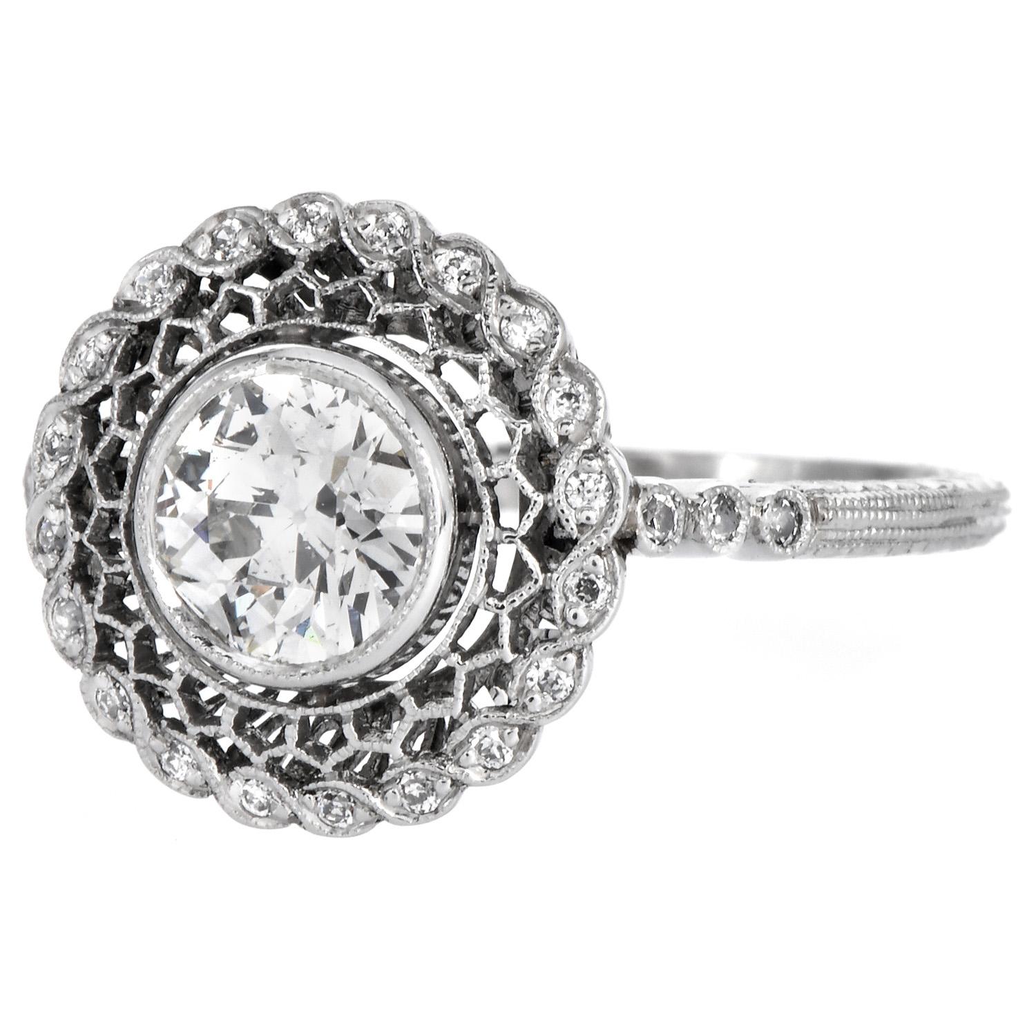 Deko  Lace Design 0,93 Karat europäischer Diamant  Verlobungsring im Zustand „Hervorragend“ in Miami, FL