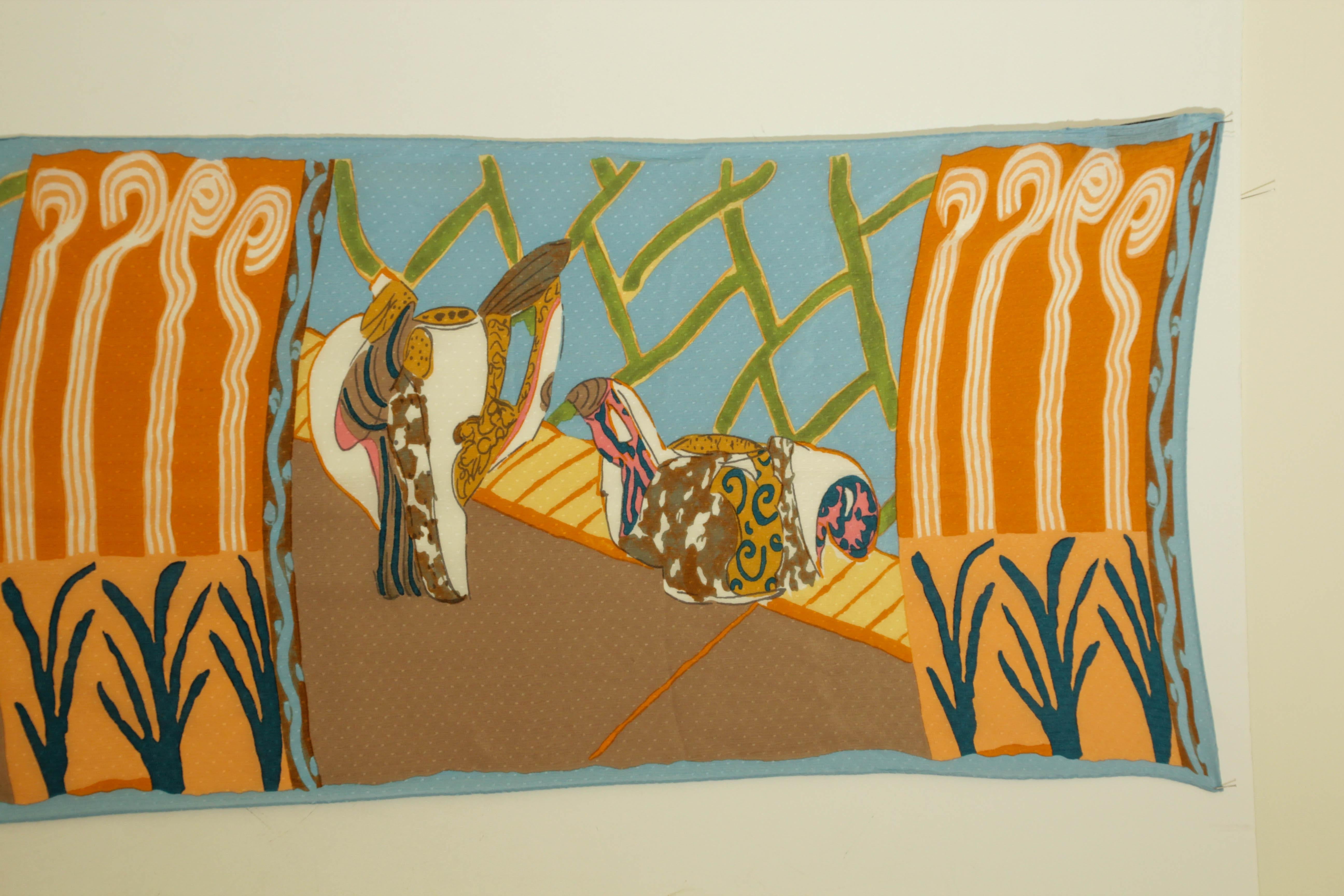 Orilla del lago Deco de  Pañuelo de seda Museo Betty Woodman Marrón en venta