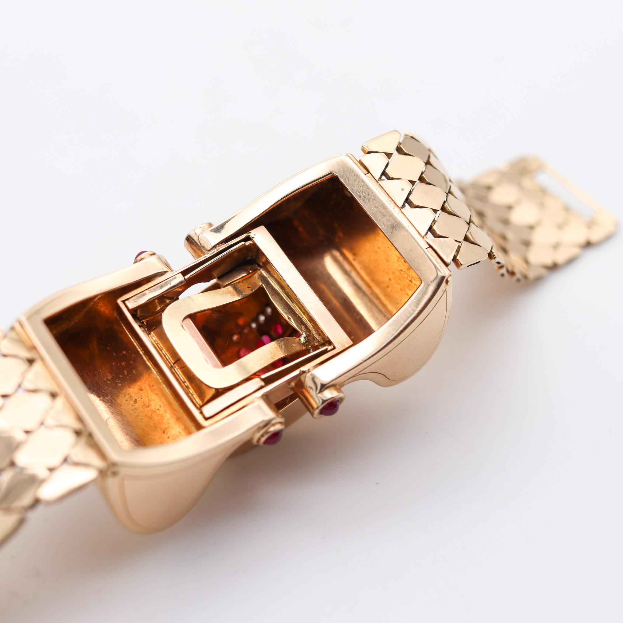 Deco-Armbanduhr aus 14 Karat Gold mit 5,54 Karat Diamanten und Rubinen aus dem Maschinenzeitalter von 1940 im Angebot 1