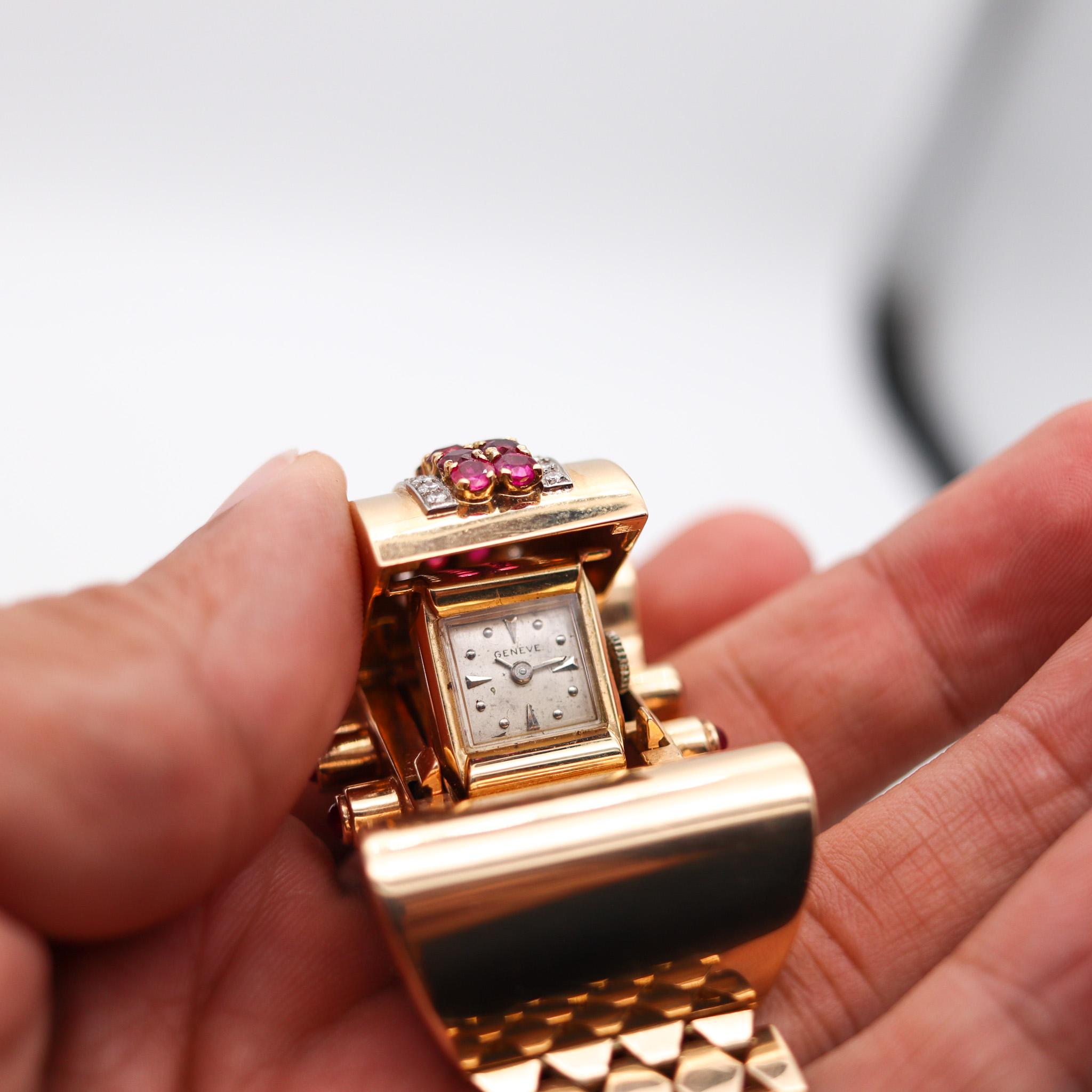 Deco-Armbanduhr aus 14 Karat Gold mit 5,54 Karat Diamanten und Rubinen aus dem Maschinenzeitalter von 1940 im Angebot 2