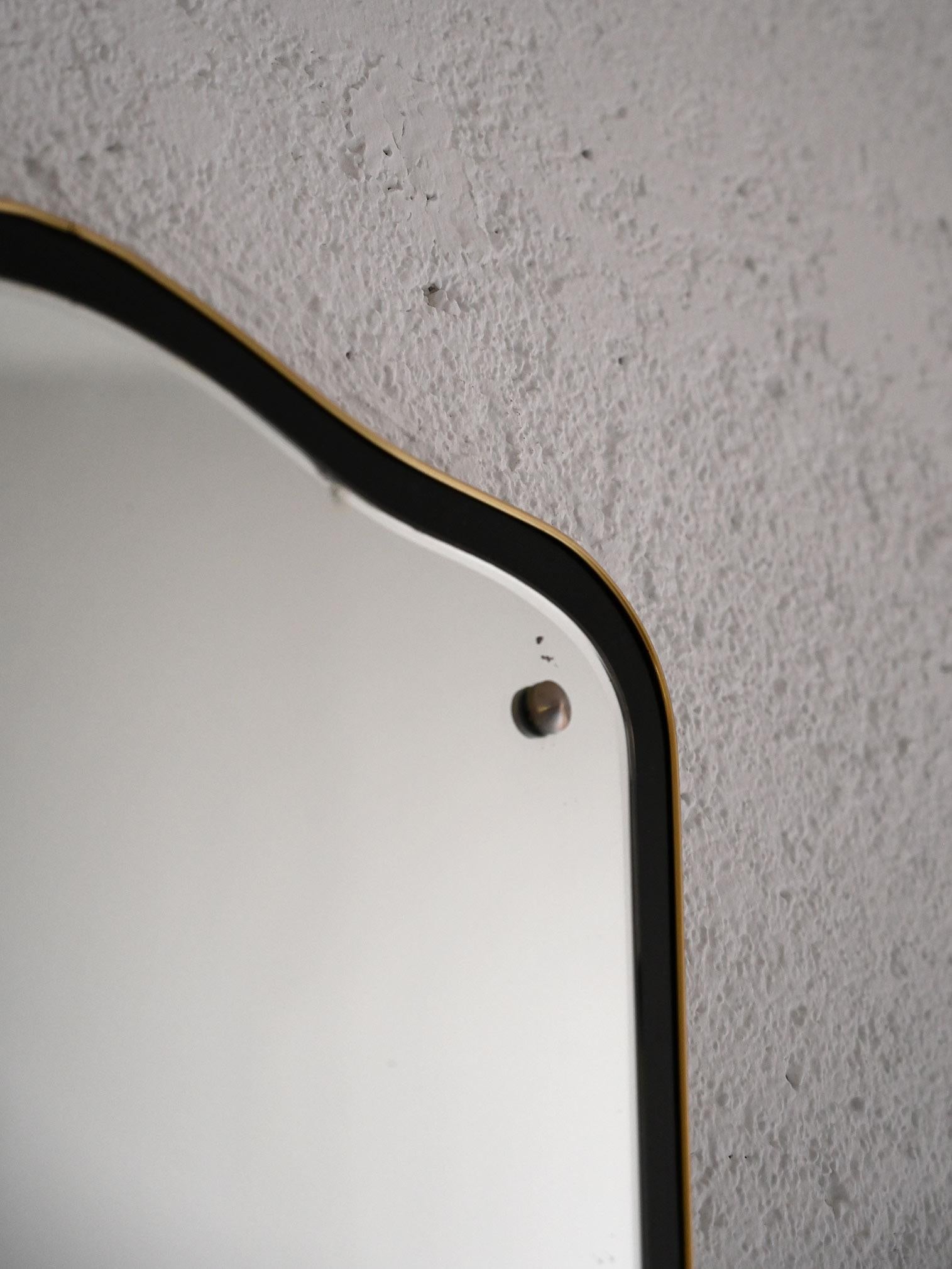 Scandinavian original 1940s mirror.

An elegant piece of furniture with a classic taste that harks back to the atmosphere of yesteryear. Ideal for giving the room a retro touch.

Good condition. May show some signs of time. Please pay attention to