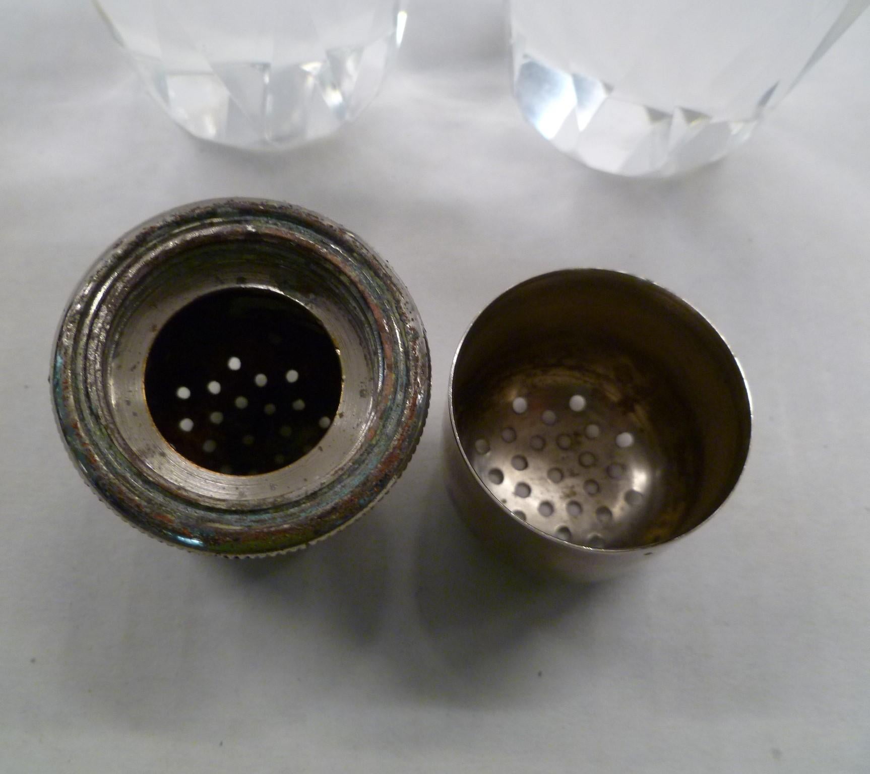 Deco Modern Cut Crystal Salt Shaker and Pepper Mill In Good Condition For Sale In Miami, FL