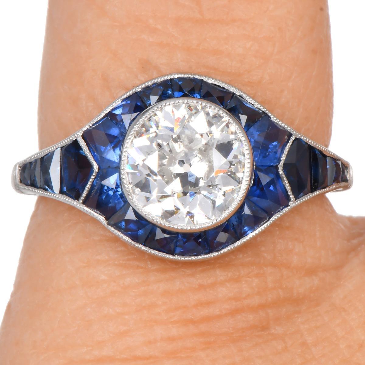 Taglio antico europeo Anello di fidanzamento Deco Old Cut Diamond 2.47cttw con zaffiro e aureola in platino in vendita