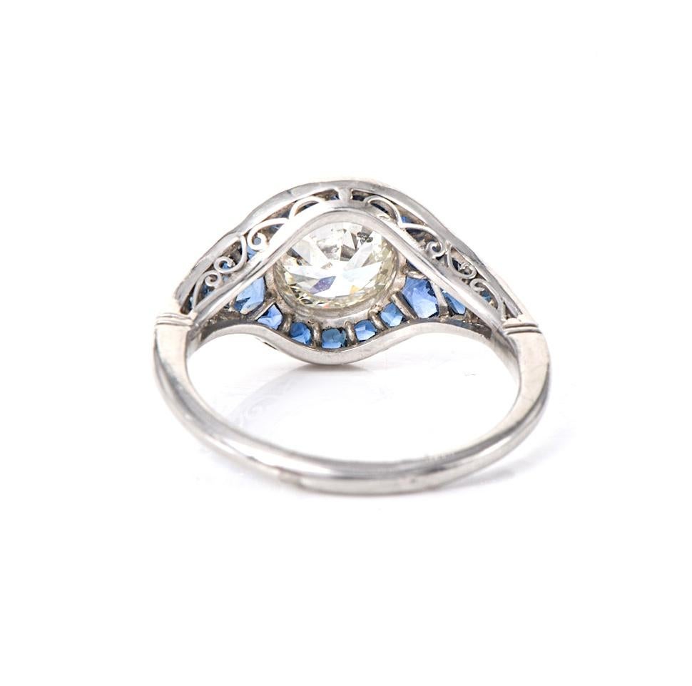Anello di fidanzamento Deco Old Cut Diamond 2.47cttw con zaffiro e aureola in platino in vendita 2