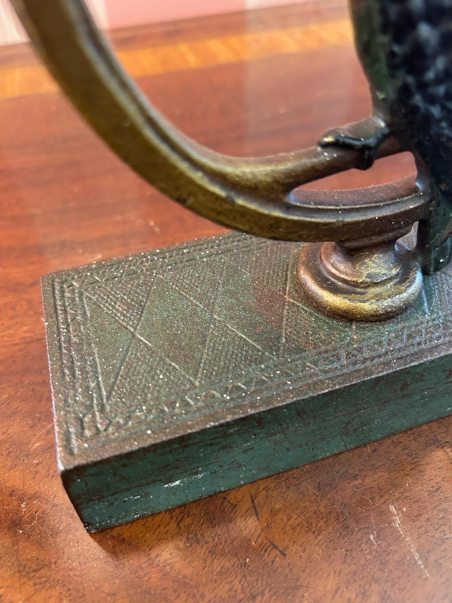 Fermaporta a forma di pappagallo in bronzo dipinto a freddo di epoca Deco in vendita 1