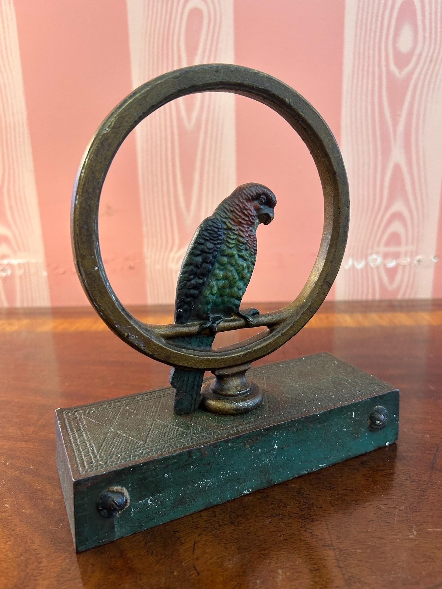 Fermaporta a forma di pappagallo in bronzo dipinto a freddo di epoca Deco in vendita 2