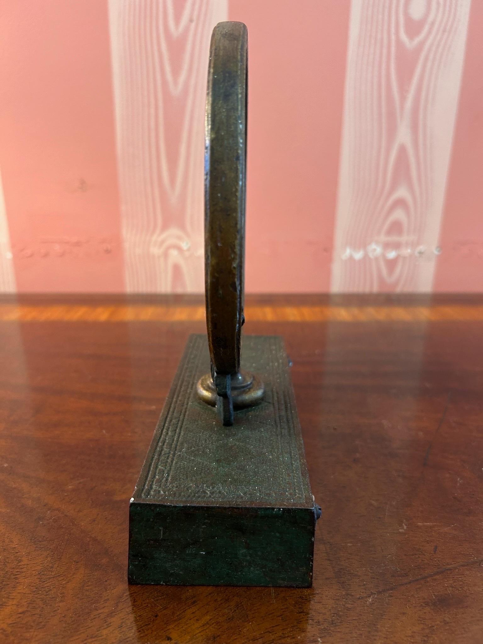 Fermaporta a forma di pappagallo in bronzo dipinto a freddo di epoca Deco in vendita 4