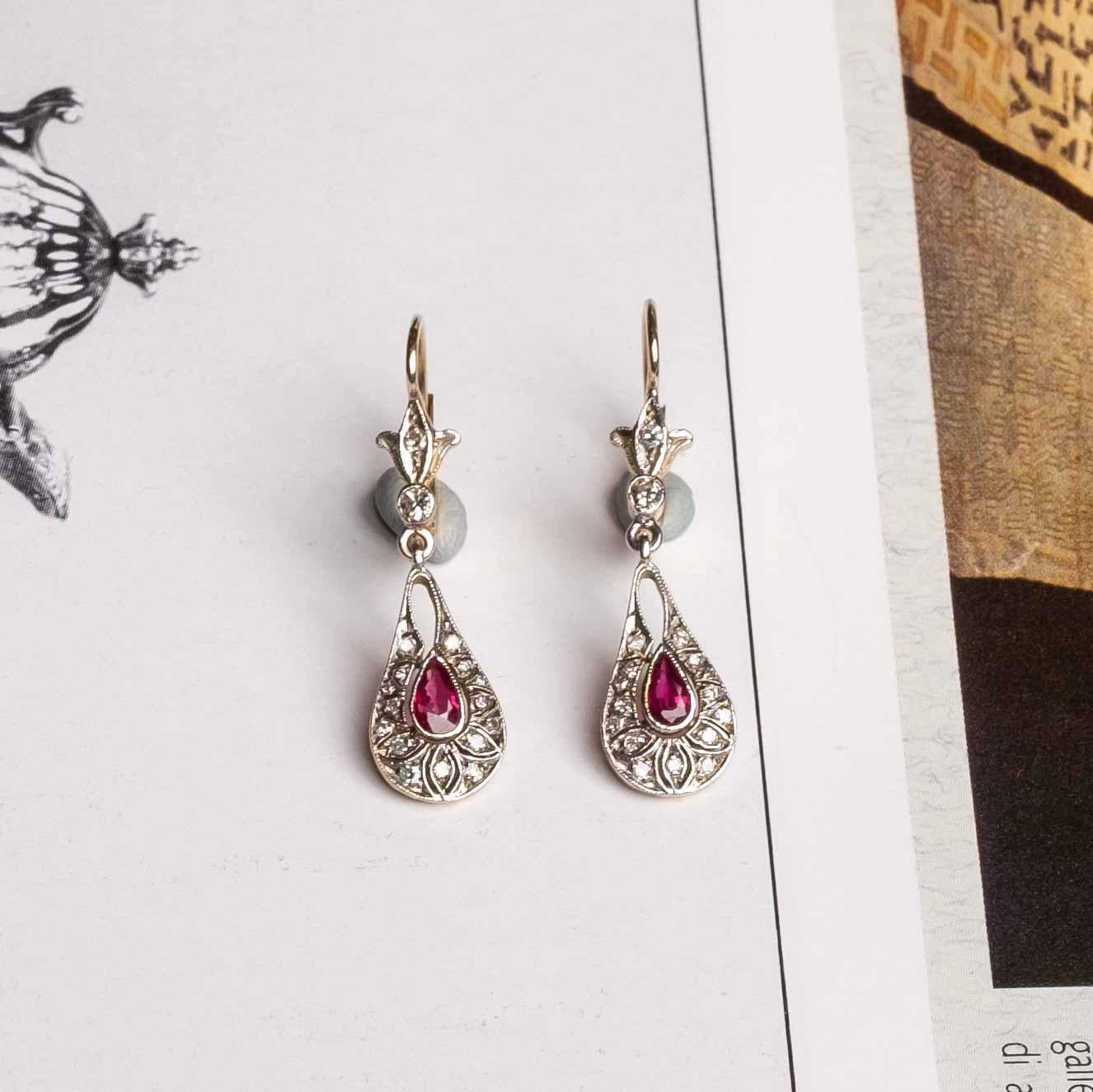 Taglio rotondo Orecchini con rubini e diamanti di epoca Deco in vendita
