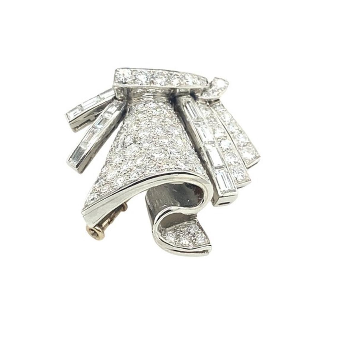 Round Cut Deco Platinum Brooch Set with 1.0ct of F/VS Baguette + 1.5ct of Round Diamonds For Sale