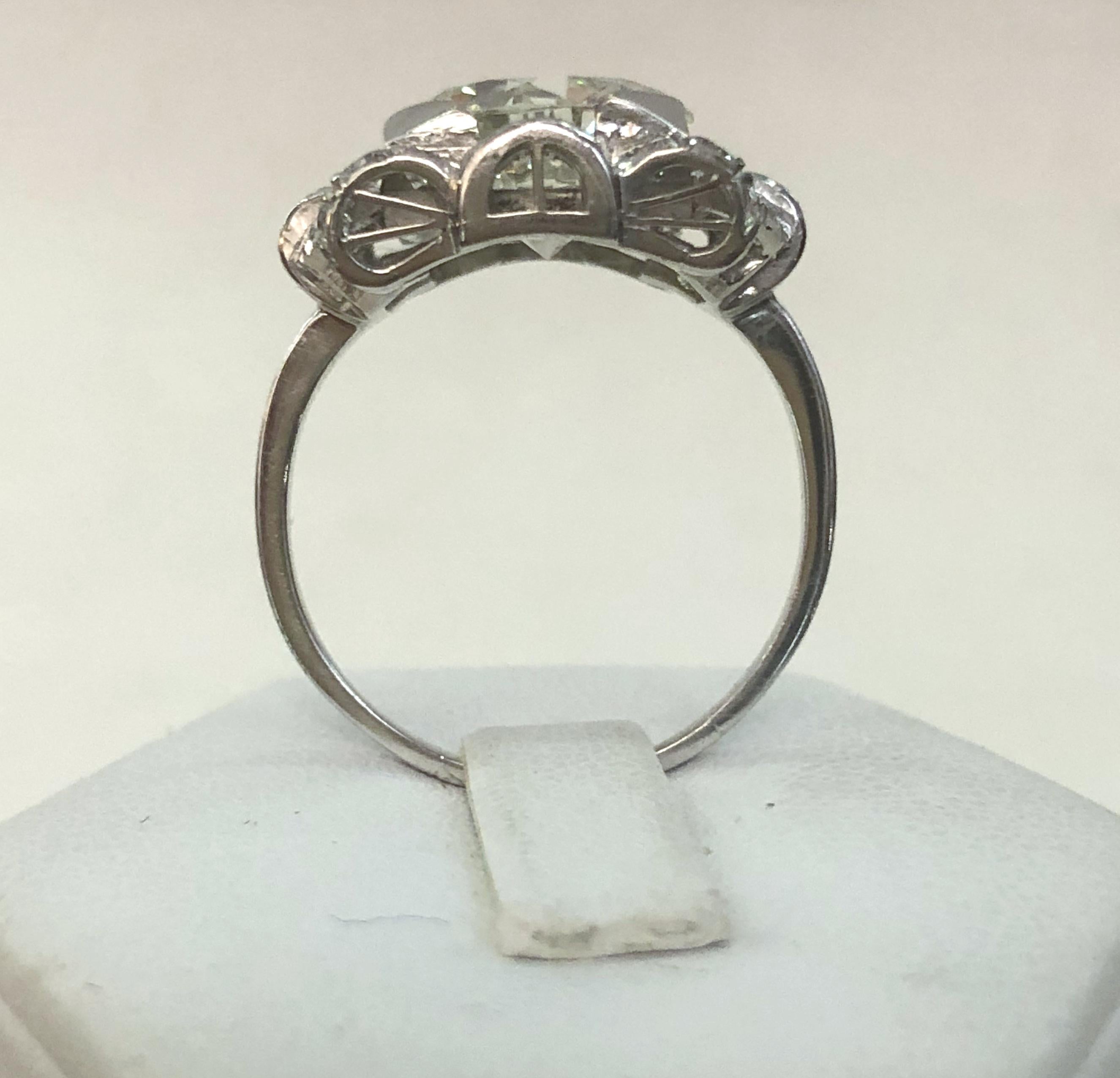 Anello Deco con diamante in platino In condizioni buone in vendita a Los Angeles, CA