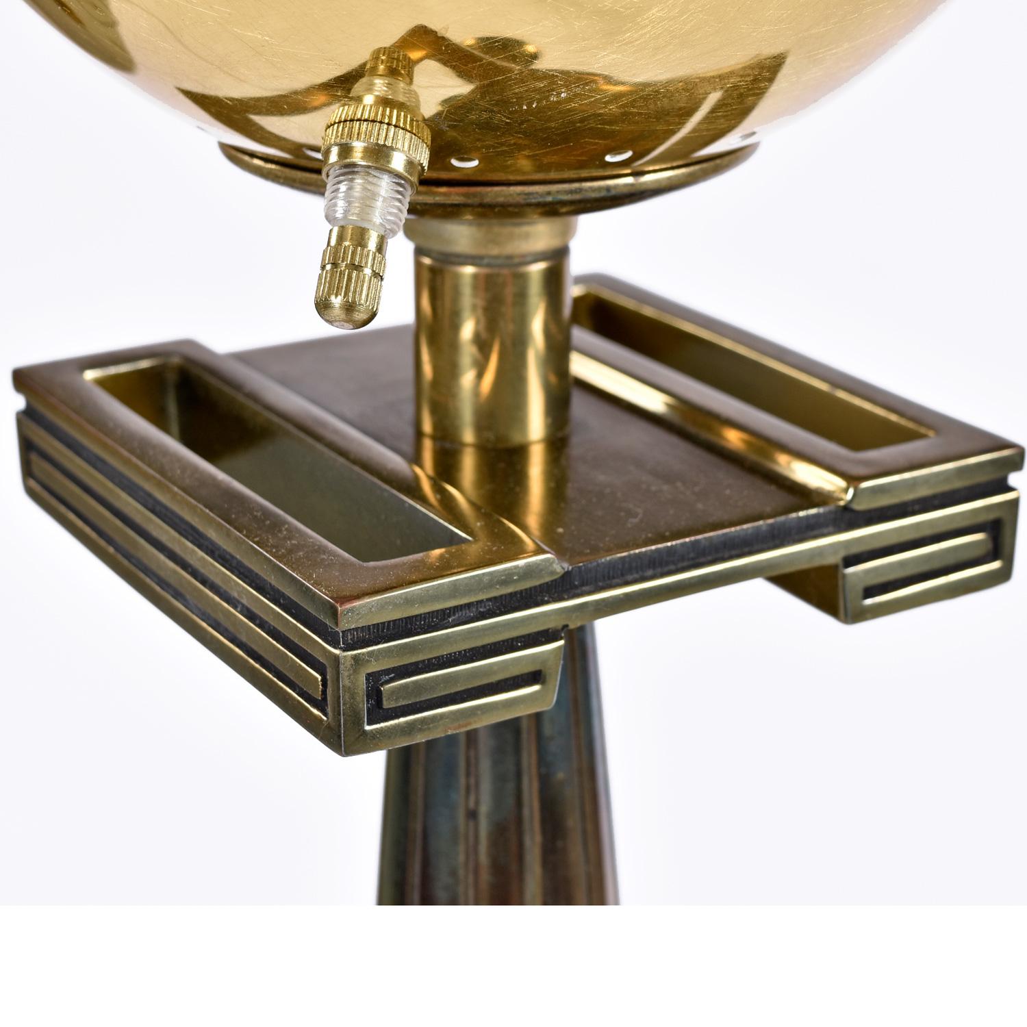 Ensemble de lampadaires torchères chalice Stiffel en laiton Art Déco Greek Key en vente 1