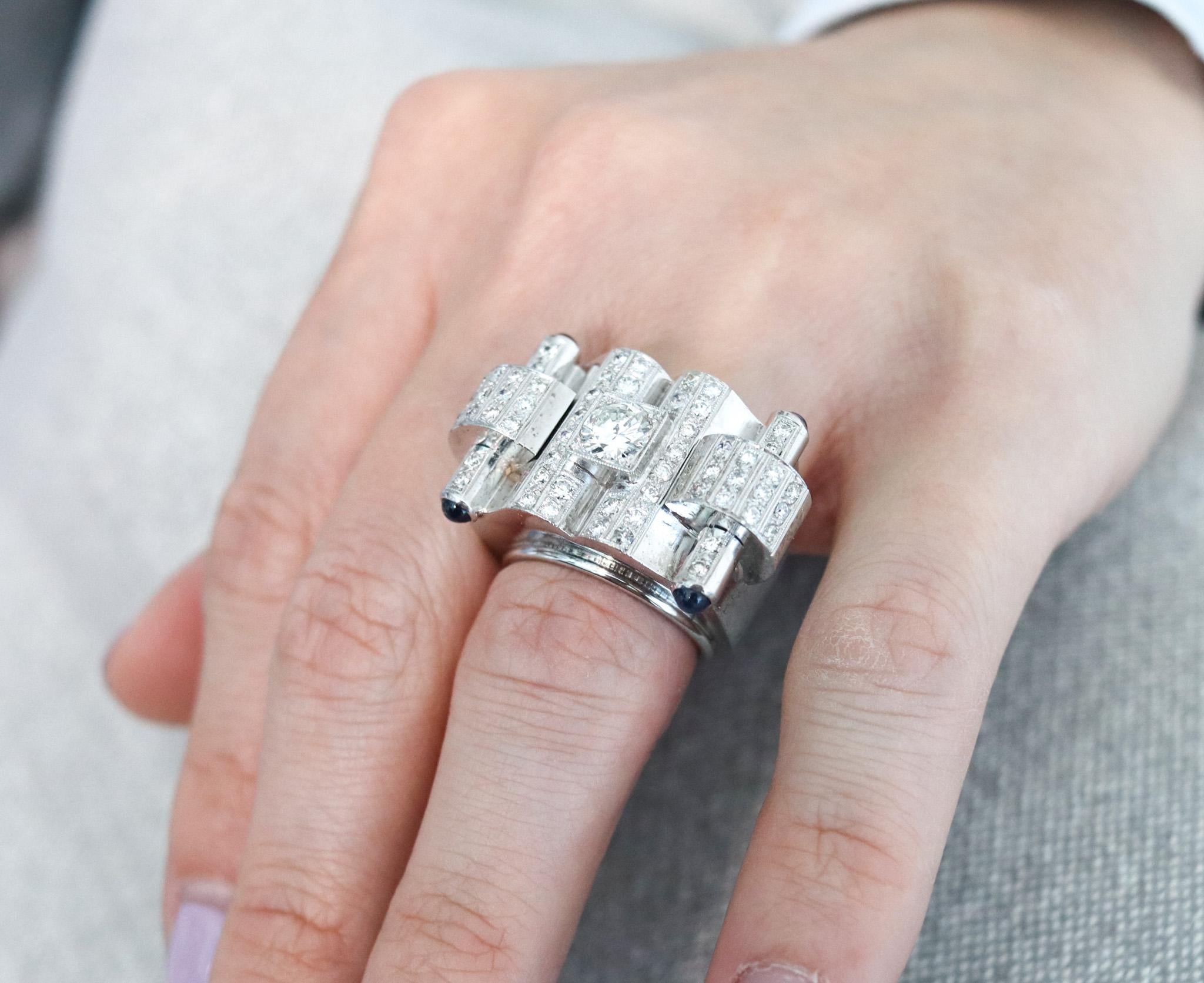 Anello Cocktail Deco Retro 1935 in oro 18Kt con 2,53 carati di diamanti e zaffiri in vendita 1