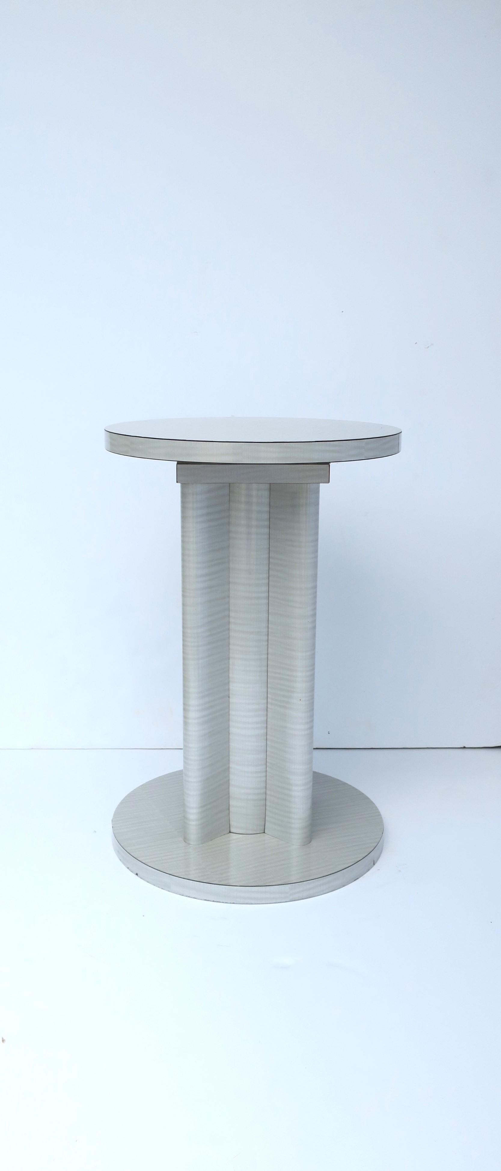 Art Deco Revival Modern Drinks Side Gueridon Table Silver Grey, circa 1970s In Good Condition For Sale In New York, NY