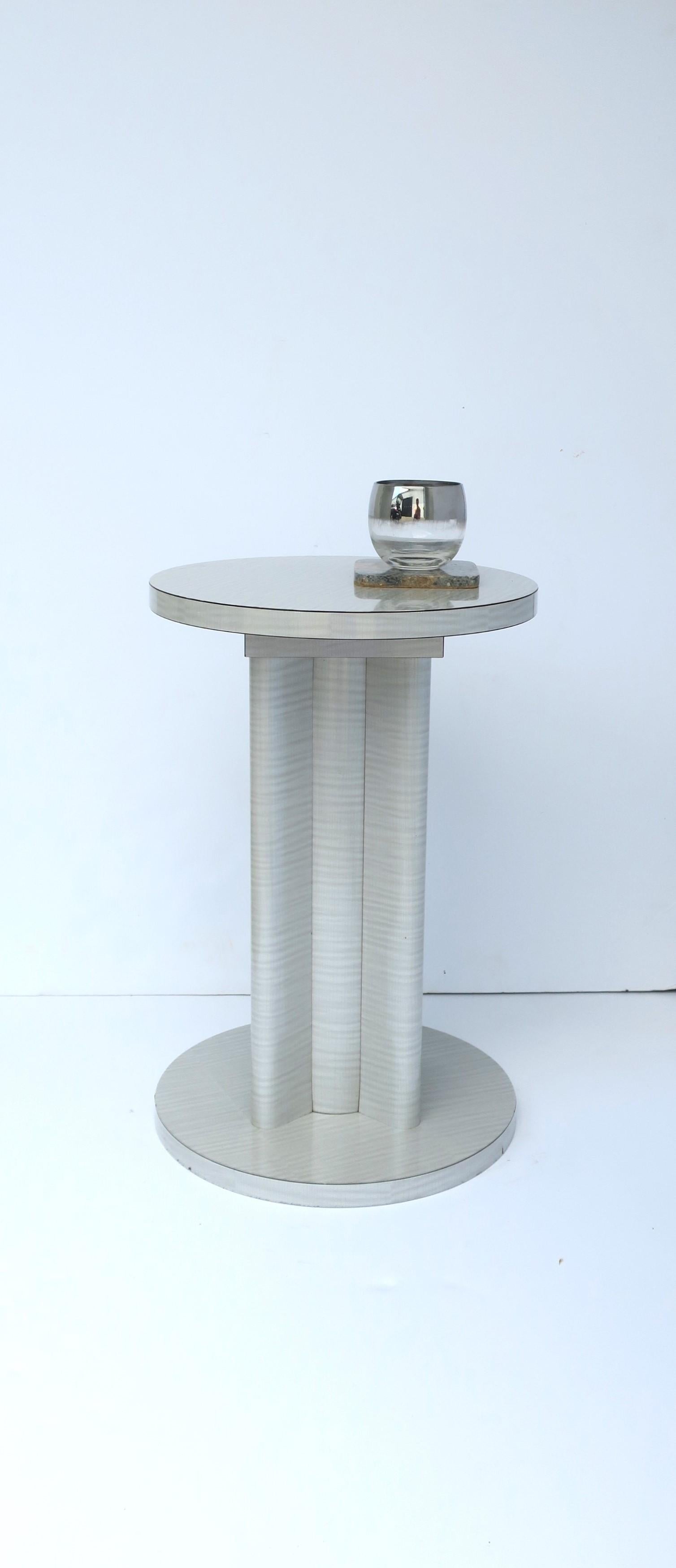 Late 20th Century Art Deco Revival Modern Drinks Side Gueridon Table Silver Grey, circa 1970s For Sale