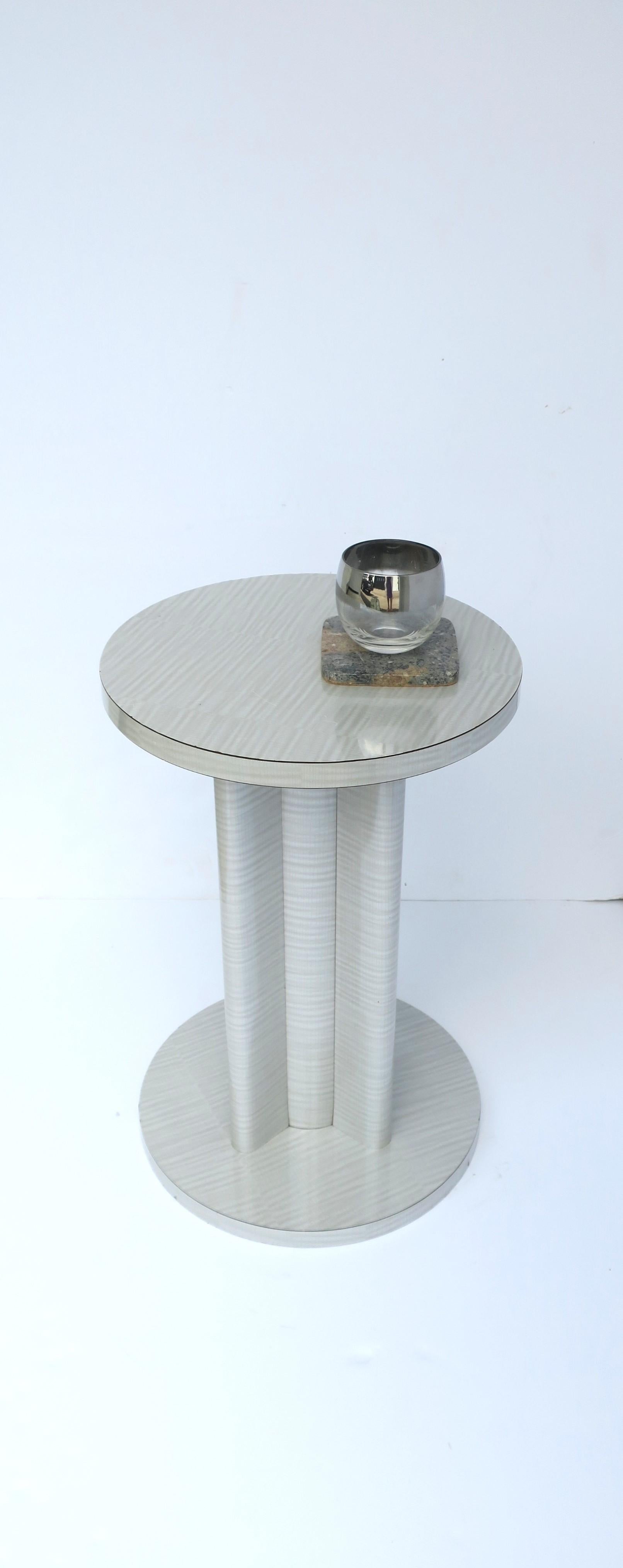Laminate Art Deco Revival Modern Drinks Side Gueridon Table Silver Grey, circa 1970s For Sale