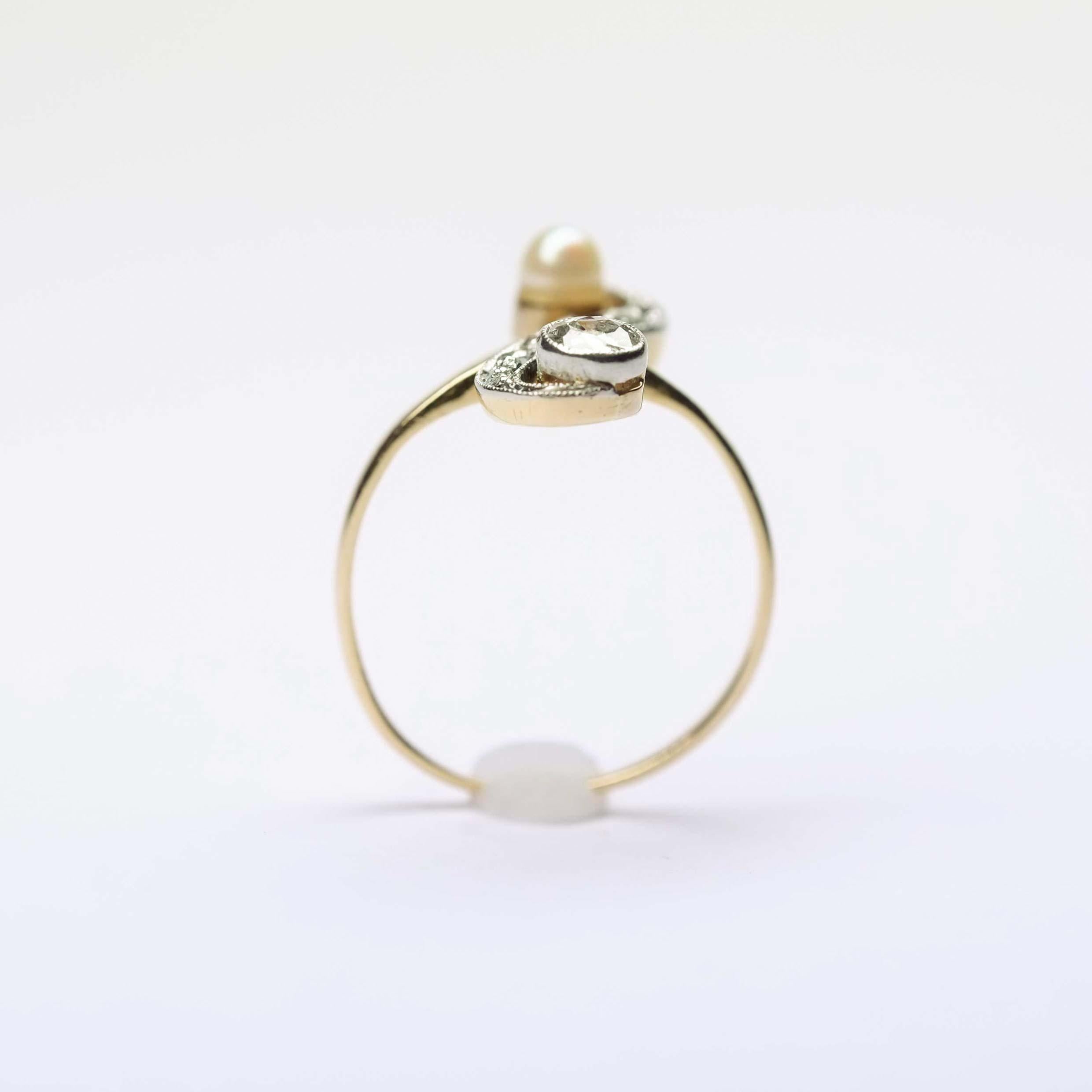 Taglio rotondo Anello Deco con diamanti e perle in vendita