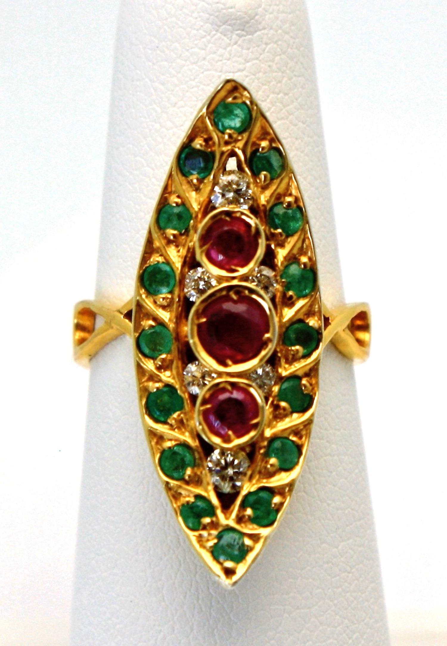 Anillo Pagoda Rubí Esmeralda Diamante Deco 18 Quilates en venta 4