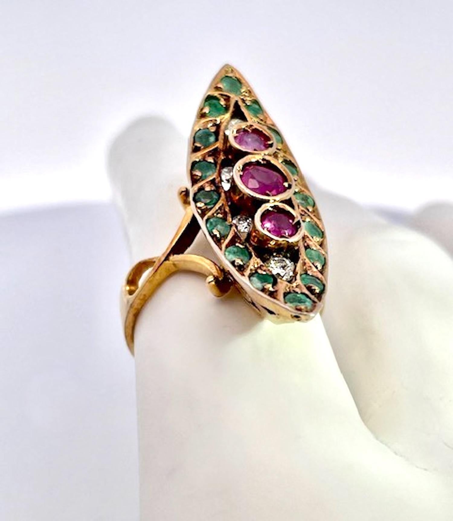 Anillo Pagoda Rubí Esmeralda Diamante Deco 18 Quilates en venta 5