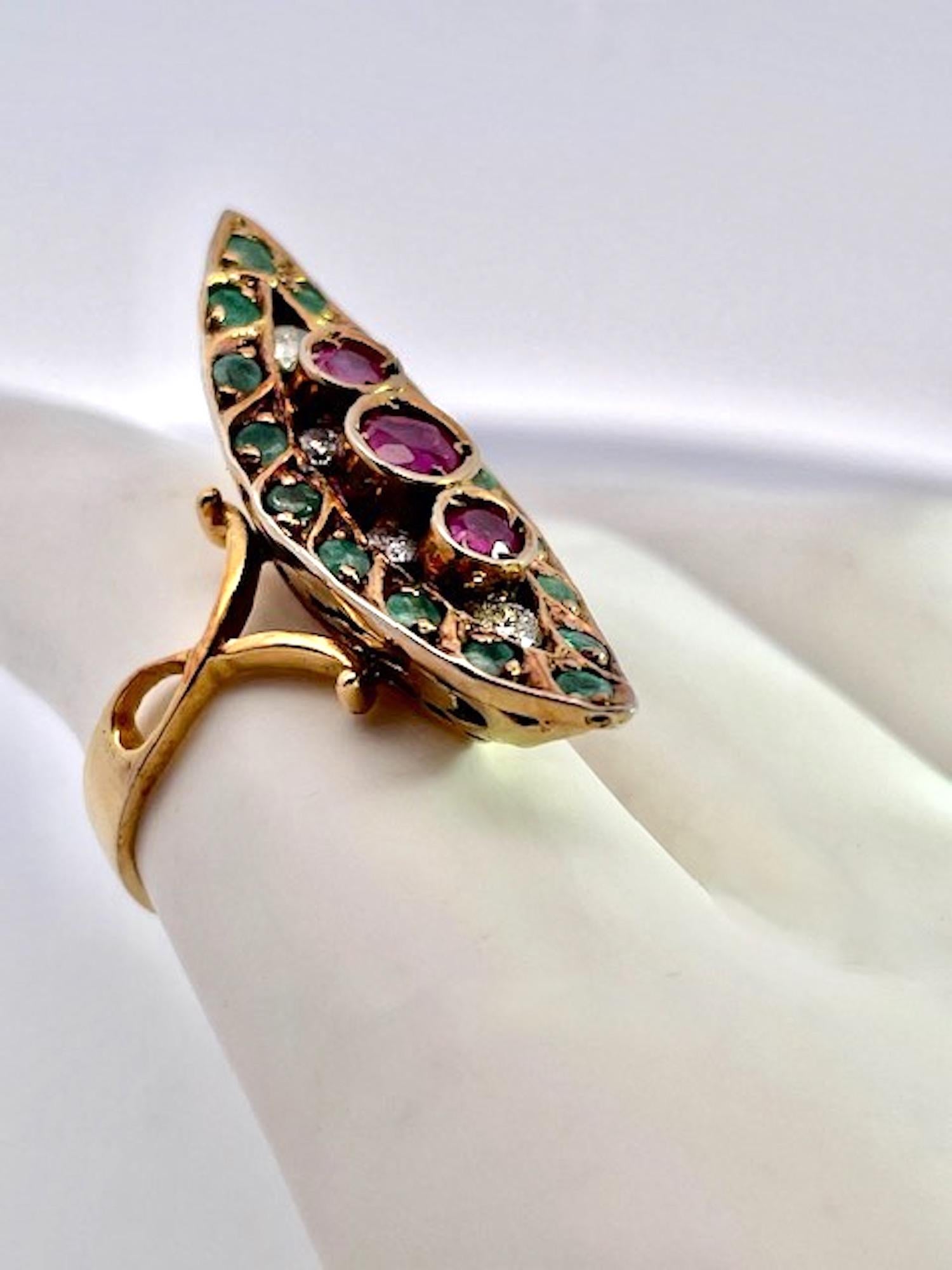 Anillo Pagoda Rubí Esmeralda Diamante Deco 18 Quilates en venta 7