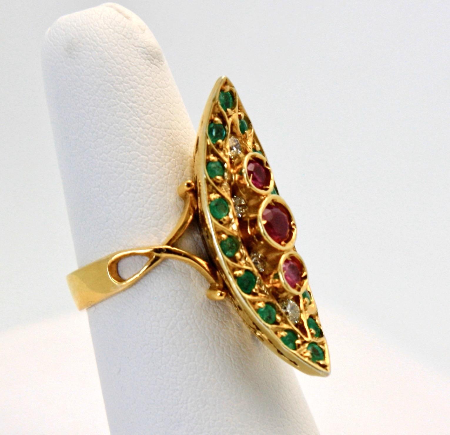 Anillo Pagoda Rubí Esmeralda Diamante Deco 18 Quilates en venta 2