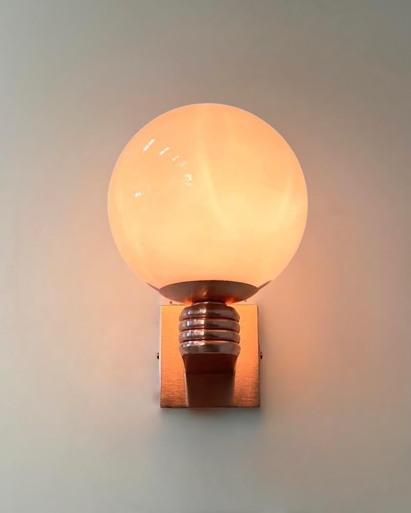 Lámpara Deco by Fabio Ltd en Nuevo estado para la venta en Los Angeles, CA